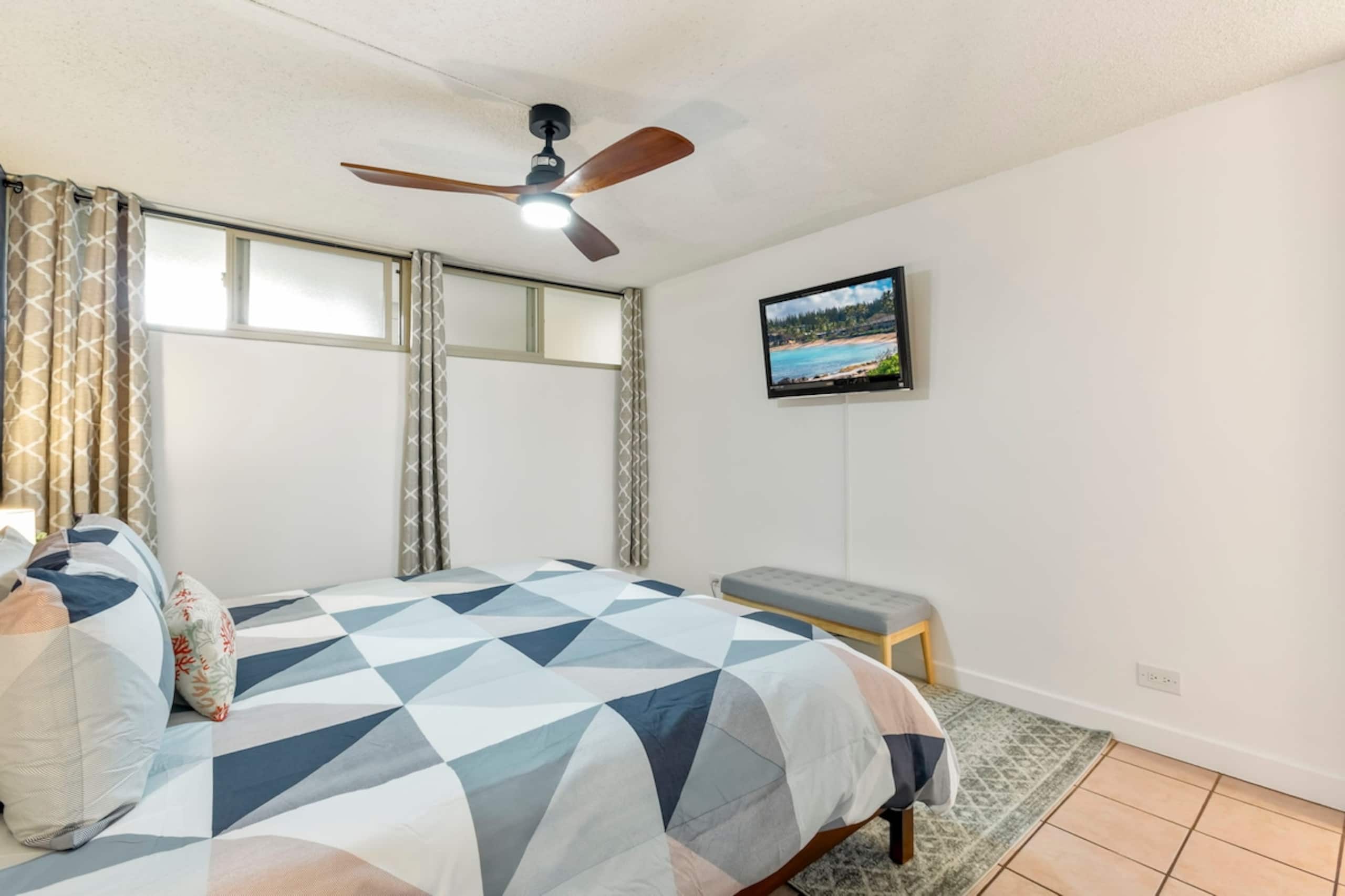 Renovated Maui Oceanfront, Whales + Sunset Lanai - Photo 19