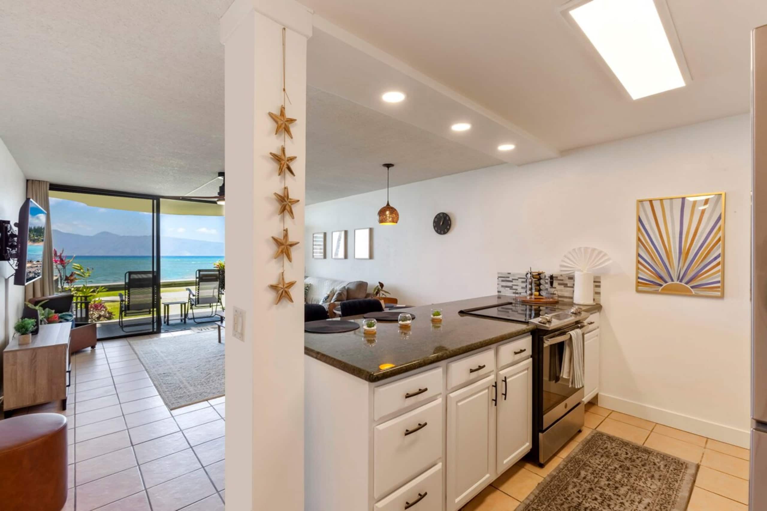 Renovated Maui Oceanfront, Whales + Sunset Lanai - Photo 12