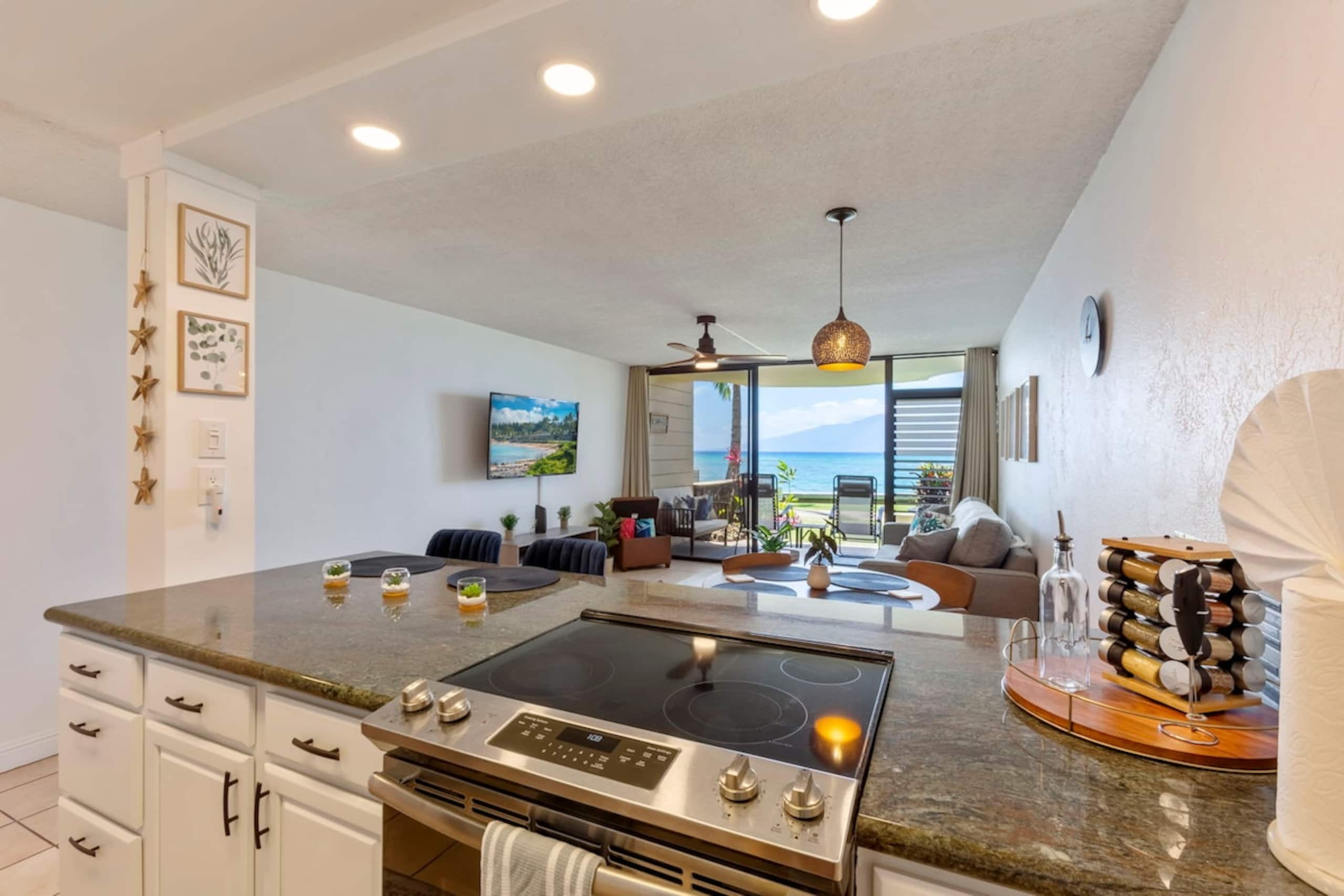 Renovated Maui Oceanfront, Whales + Sunset Lanai - Photo 10