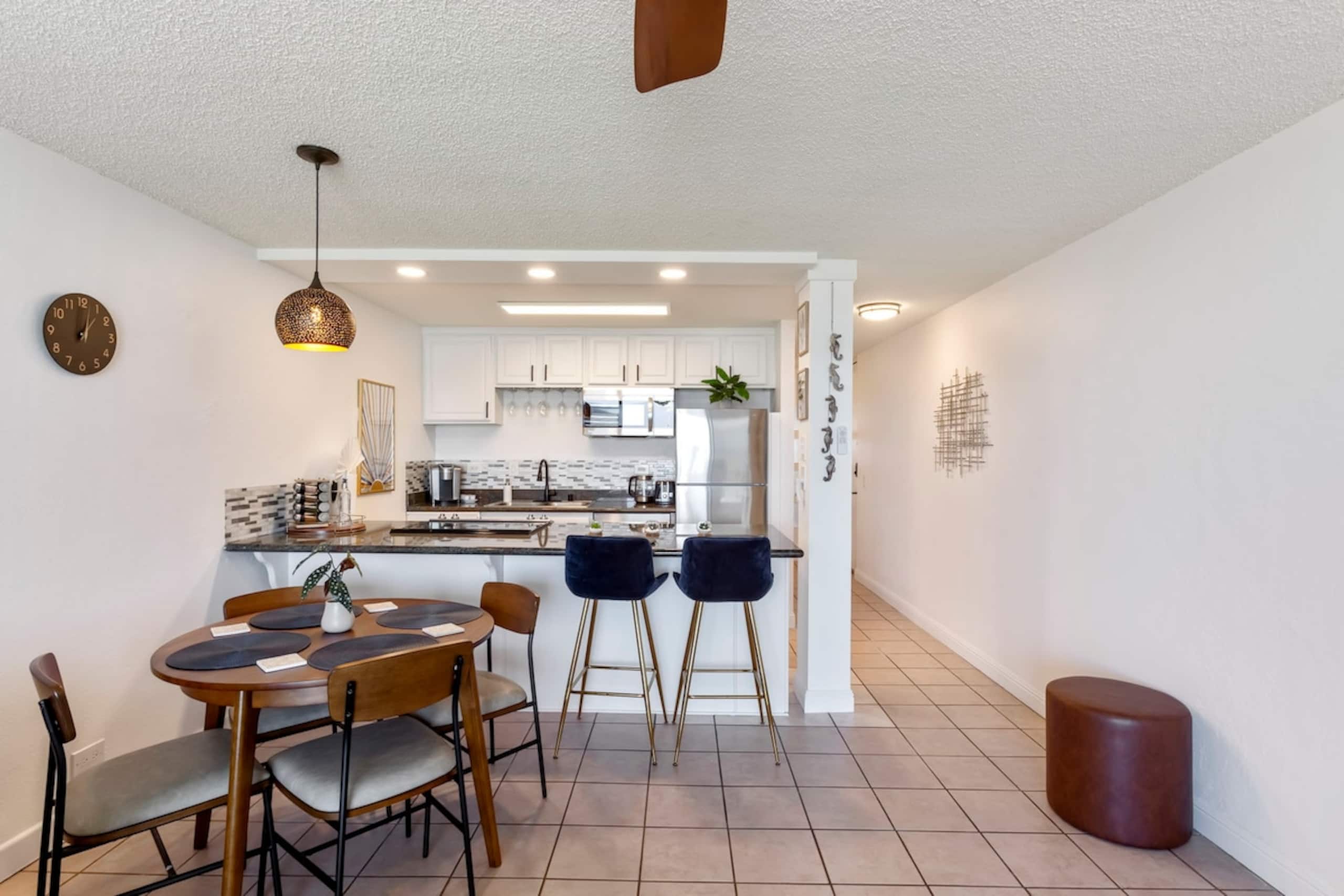 Renovated Maui Oceanfront, Whales + Sunset Lanai - Photo 16