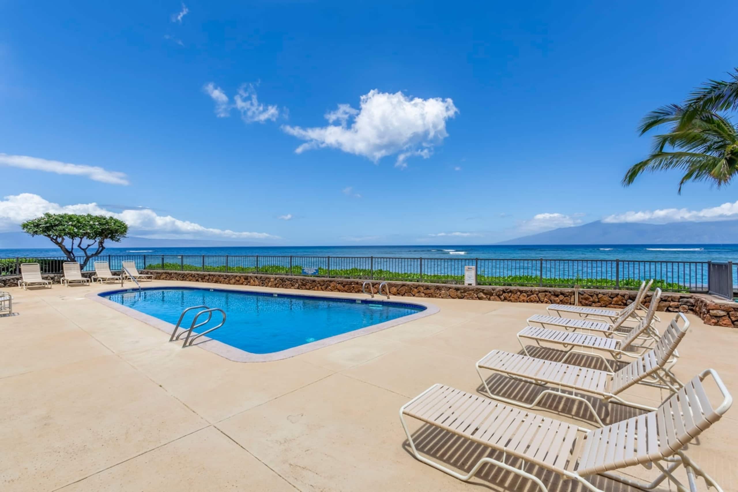 Renovated Maui Oceanfront, Whales + Sunset Lanai - Photo 44