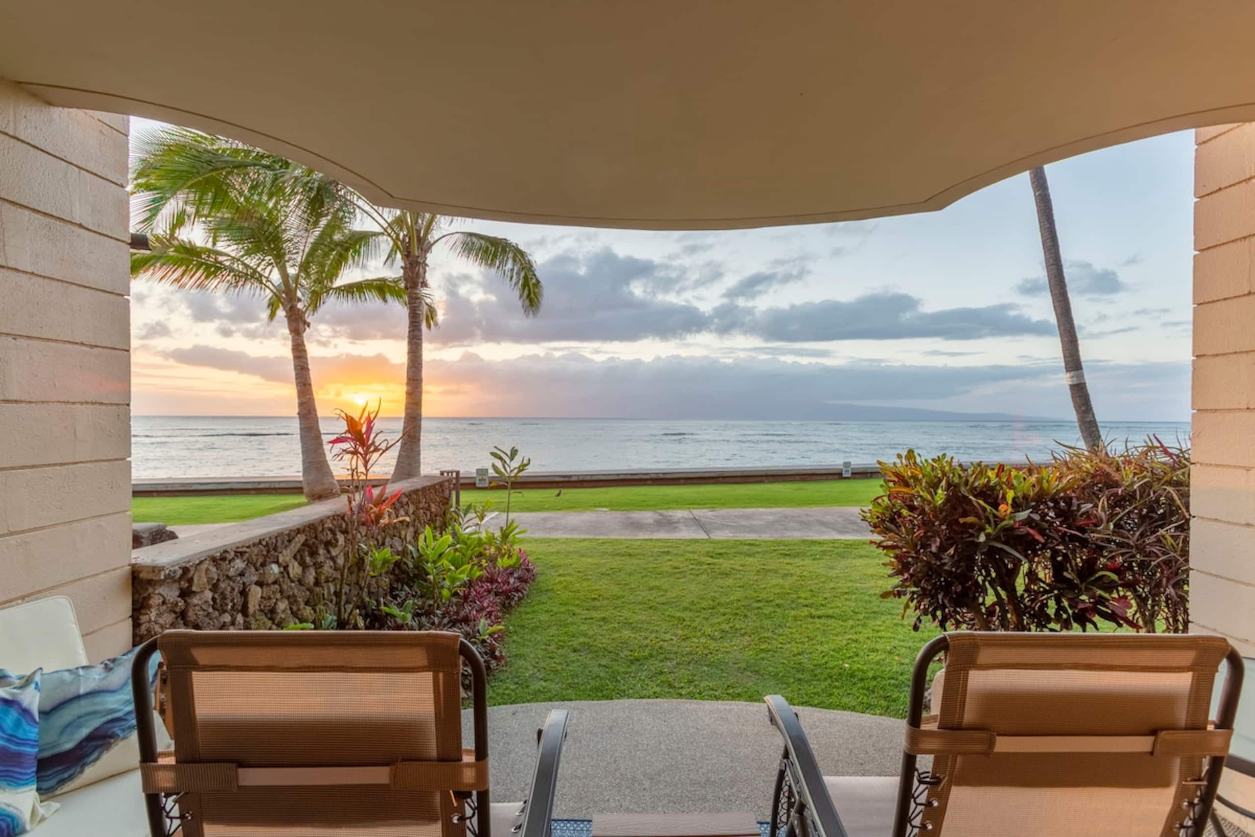 Renovated Maui Oceanfront, Whales + Sunset Lanai - Photo 23