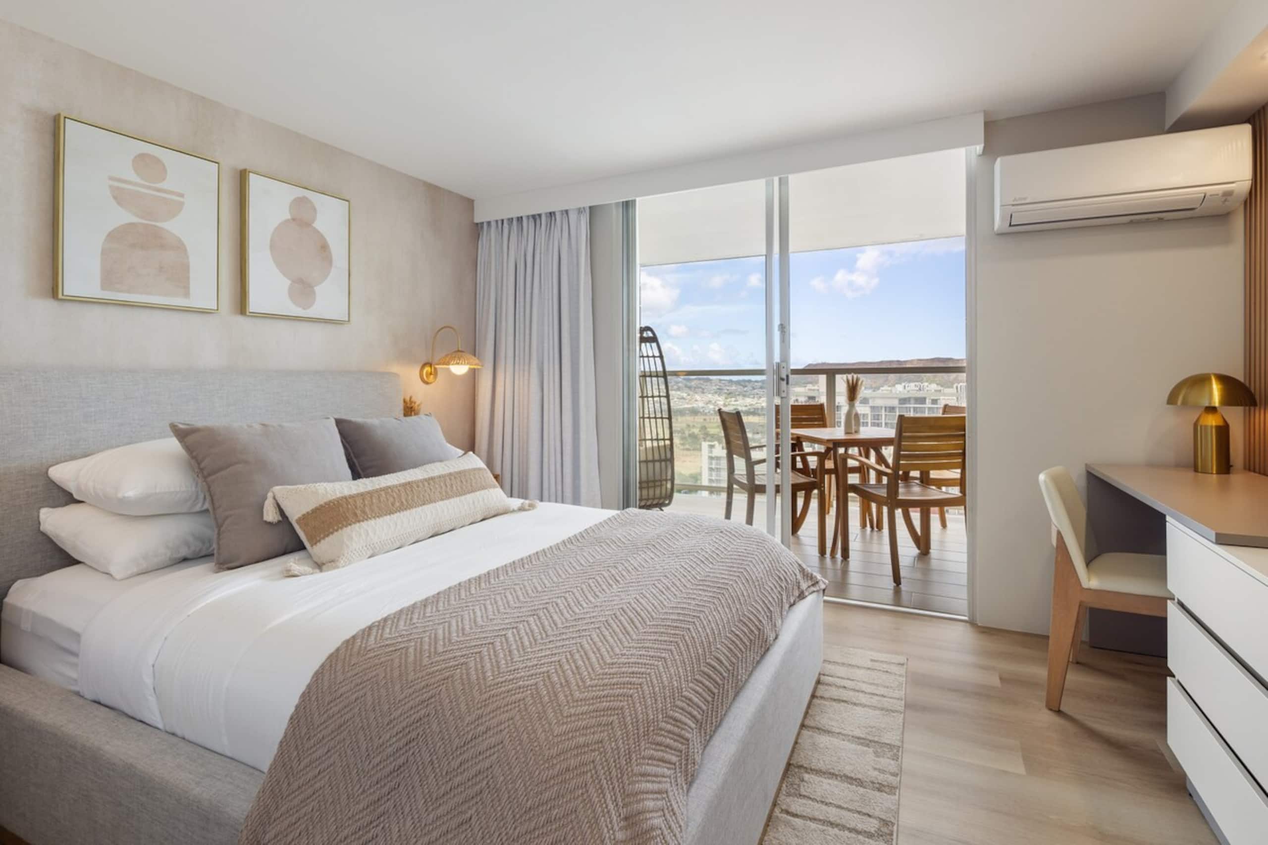 Waikiki Ocean Luxe Retreat | High-Floor Views - Photo 31
