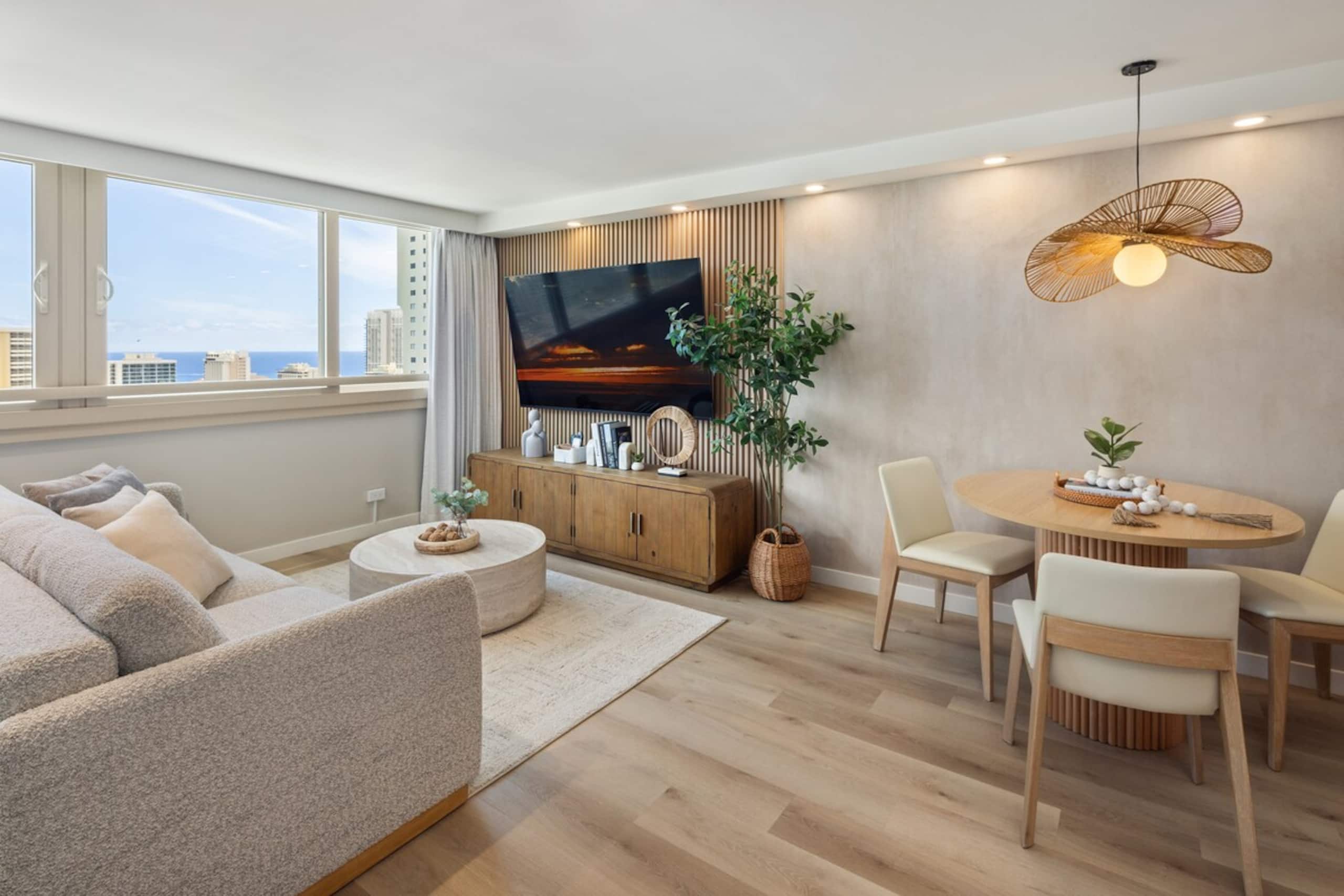 Waikiki Ocean Luxe Retreat | High-Floor Views - Photo 6