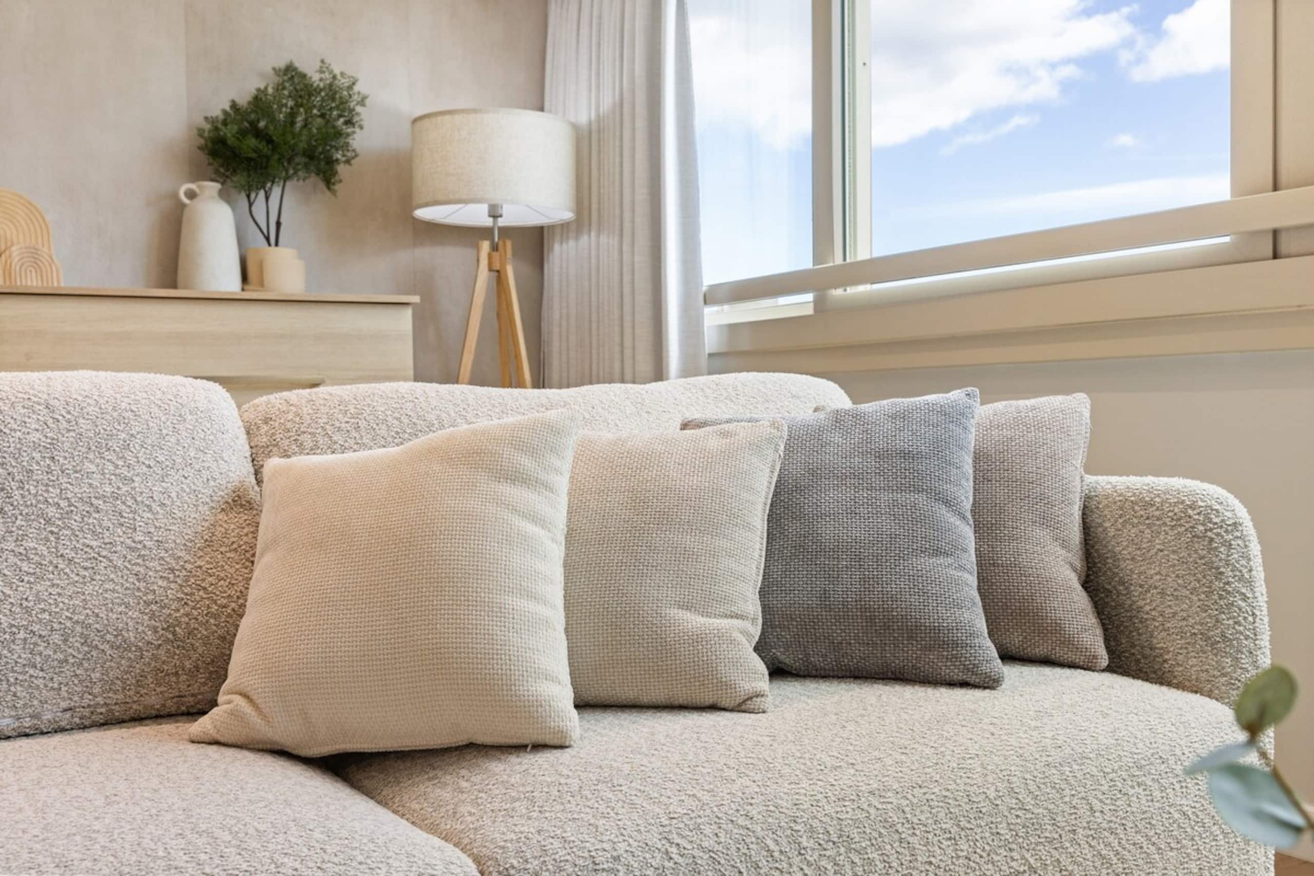 Waikiki Ocean Luxe Retreat | High-Floor Views - Photo 13
