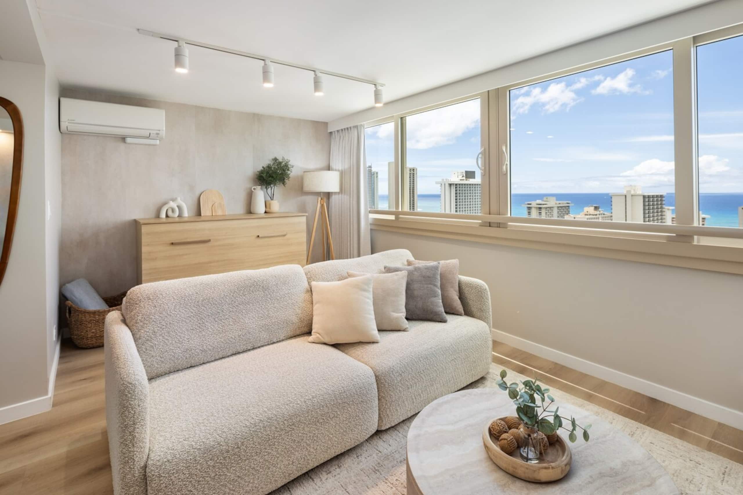 Waikiki Ocean Luxe Retreat | High-Floor Views - Photo 4
