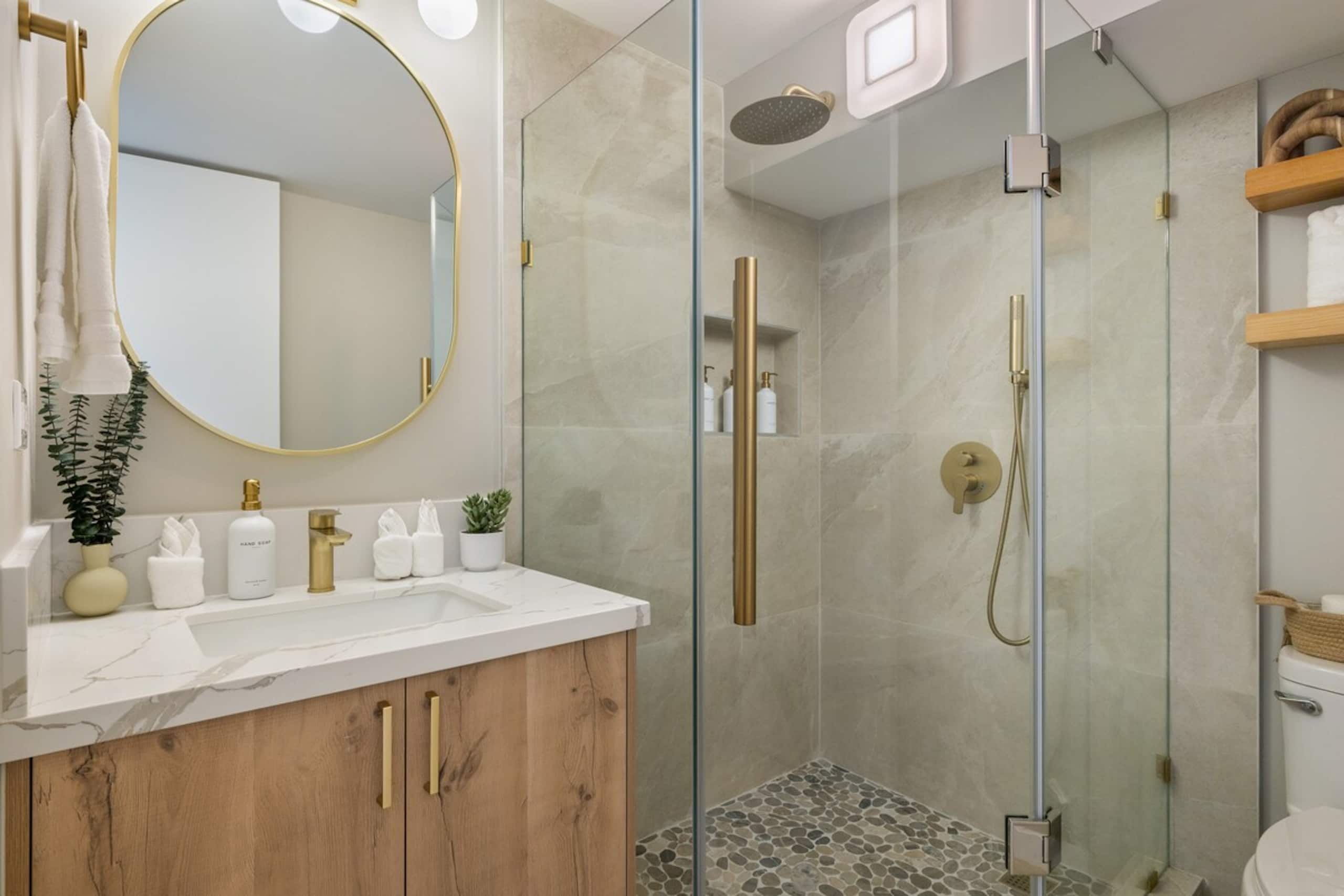 Waikiki Ocean Luxe Retreat | High-Floor Views - Photo 40