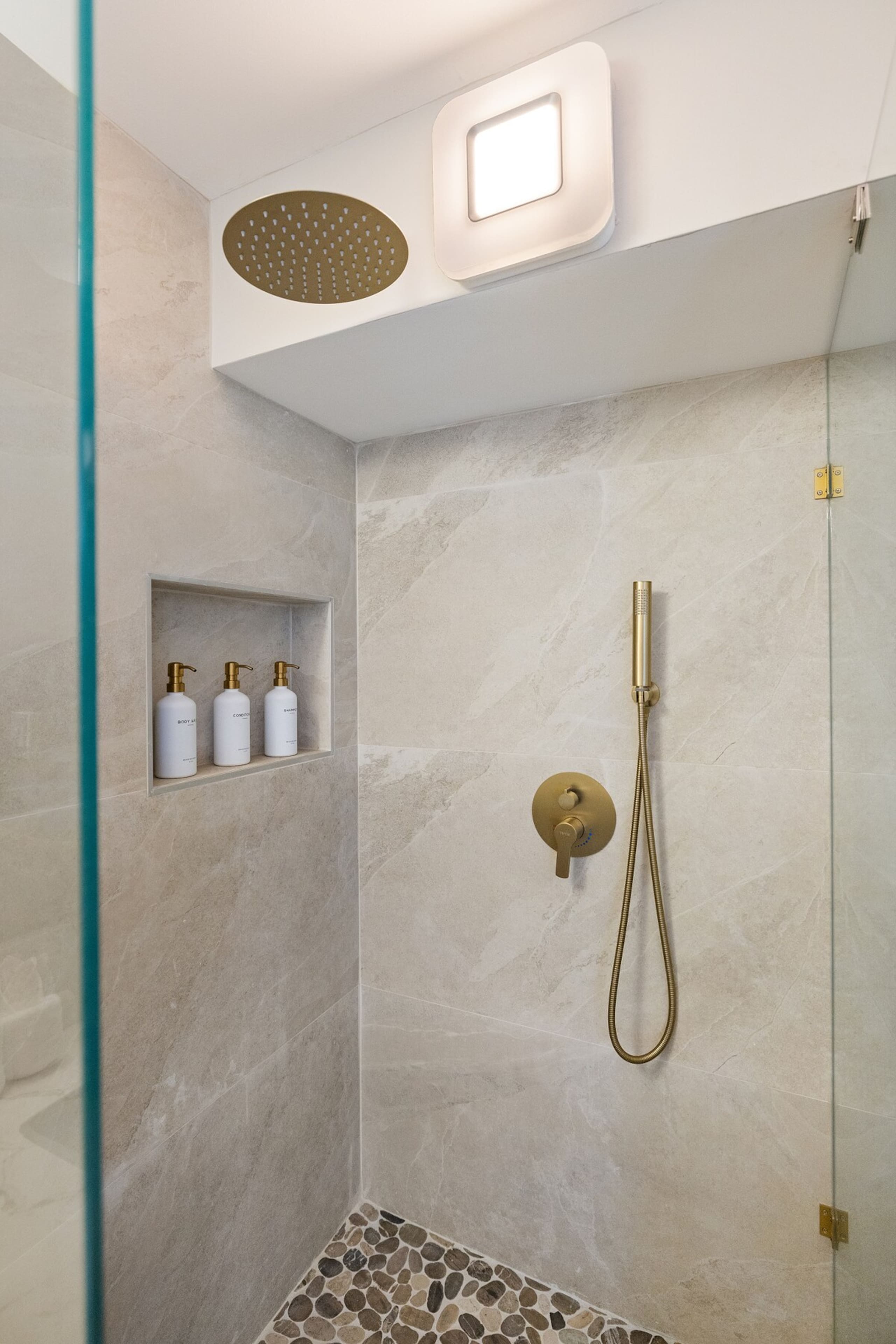 Waikiki Ocean Luxe Retreat | High-Floor Views - Photo 42