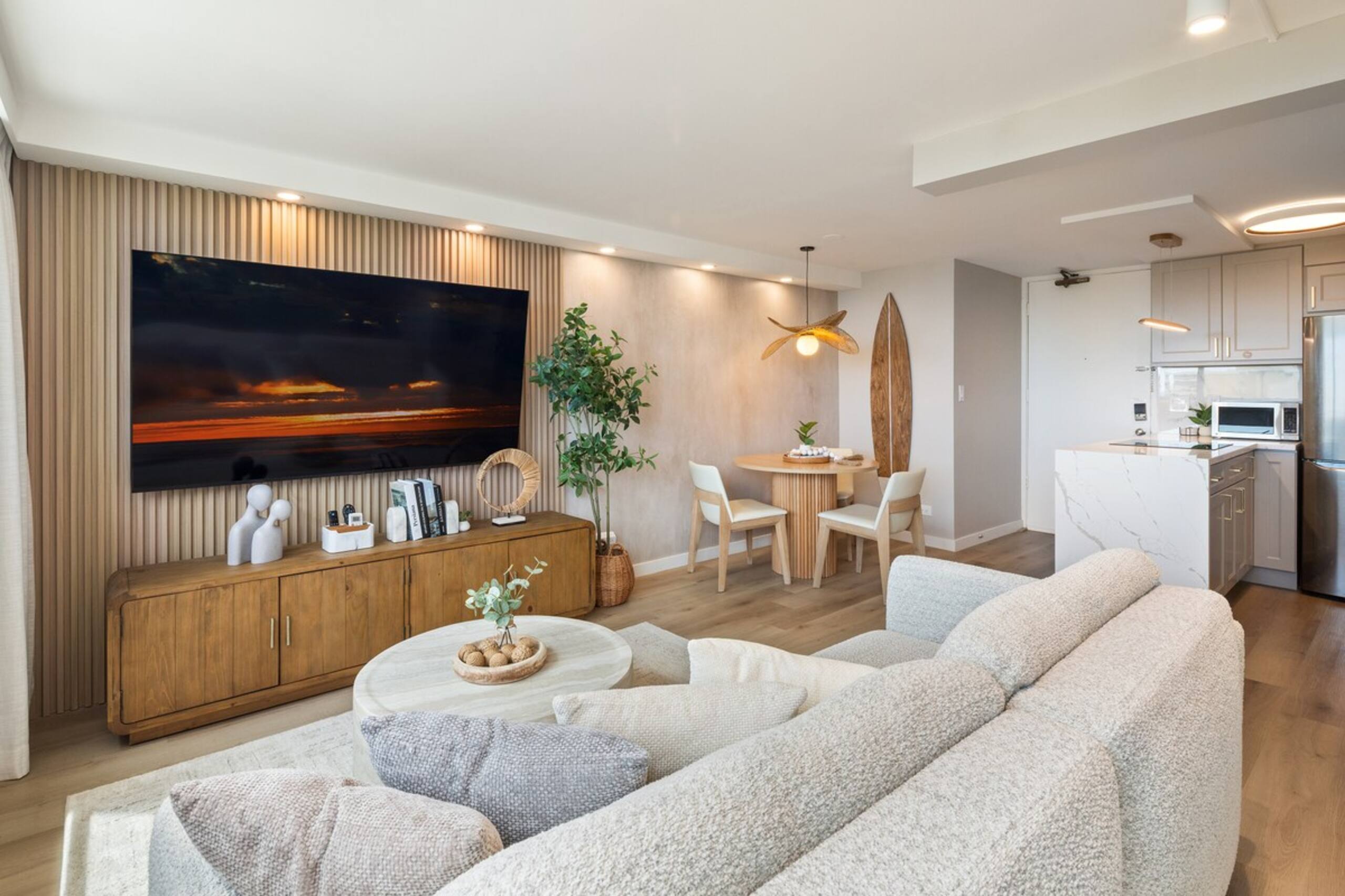 Waikiki Ocean Luxe Retreat | High-Floor Views - Photo 5