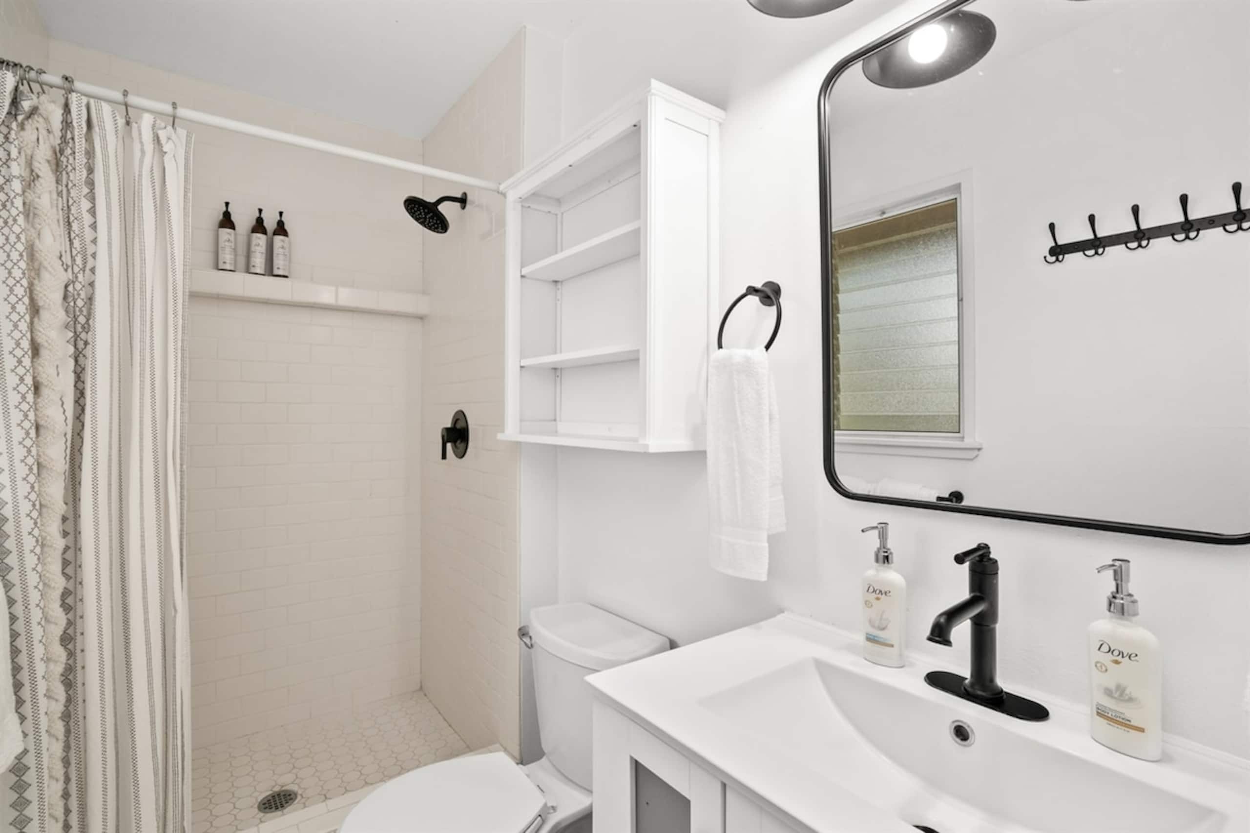 3BR AC Family Haven with Private Hot Tub - Photo 12