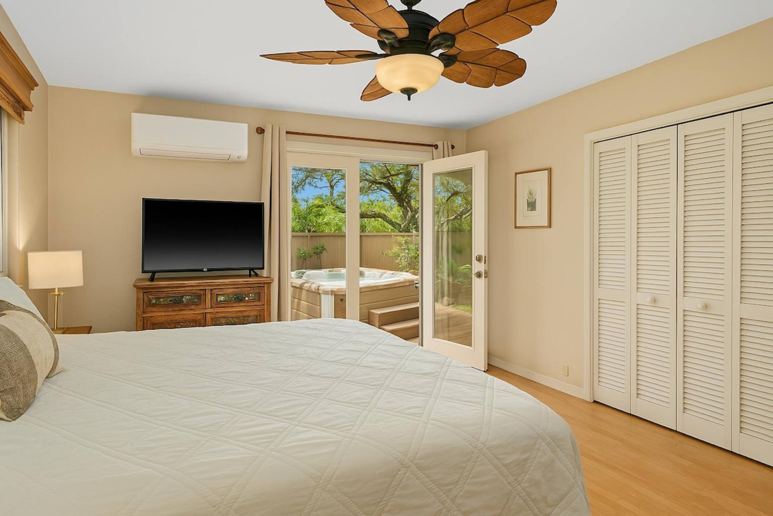 3BR AC Family Haven with Private Hot Tub - Photo 11