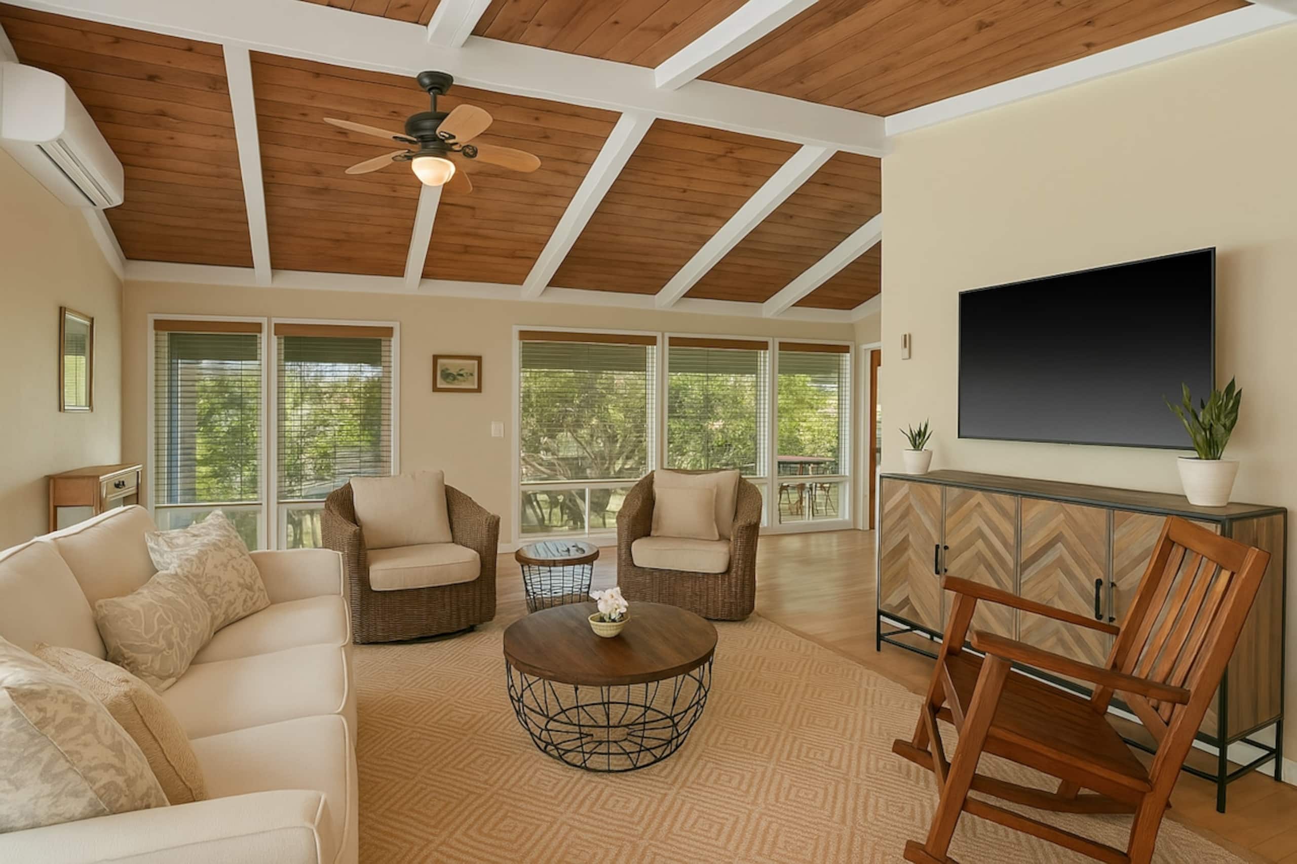 3BR AC Family Haven with Private Hot Tub - Photo 6