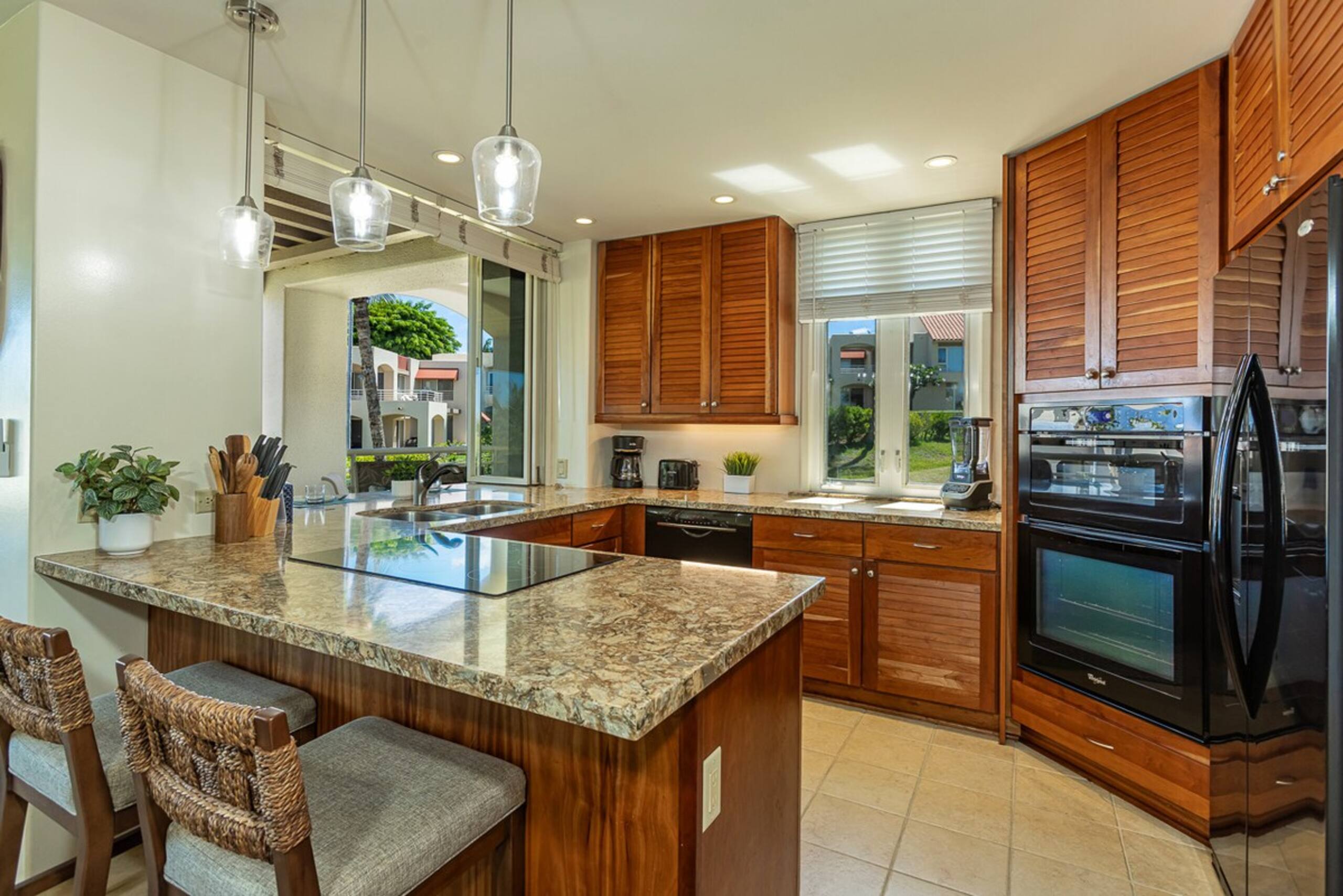 Beautifully Updated Oceanview Condo in Wailea - Photo 2