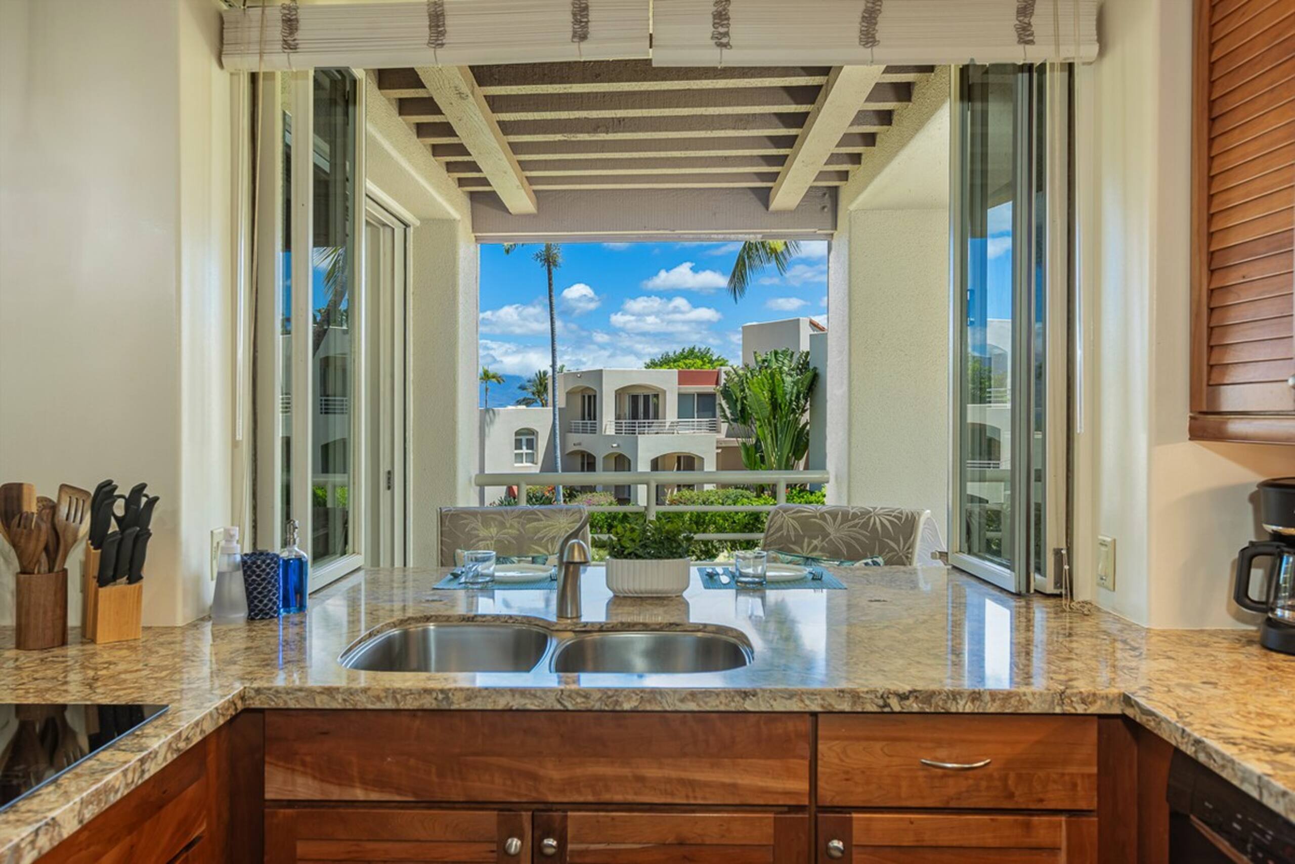 Beautifully Updated Oceanview Condo in Wailea - Photo 12