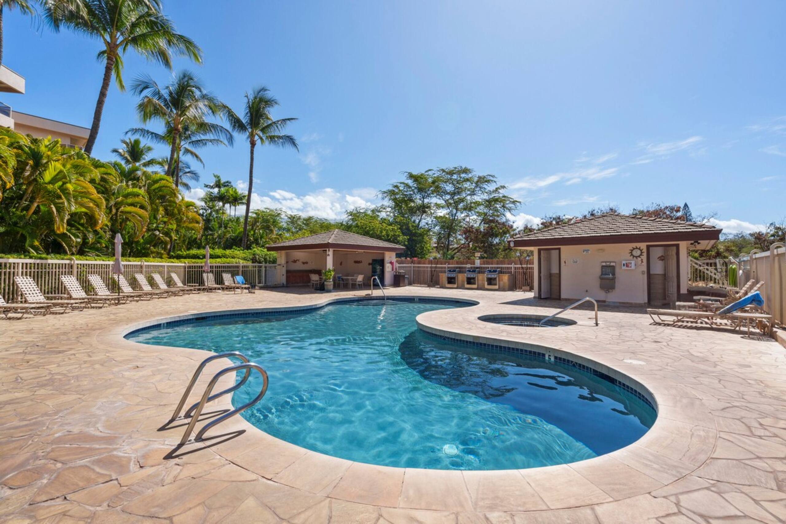 FLASH SALE Cozy Studio Steps to Kamaole 2 Beach - Photo 3