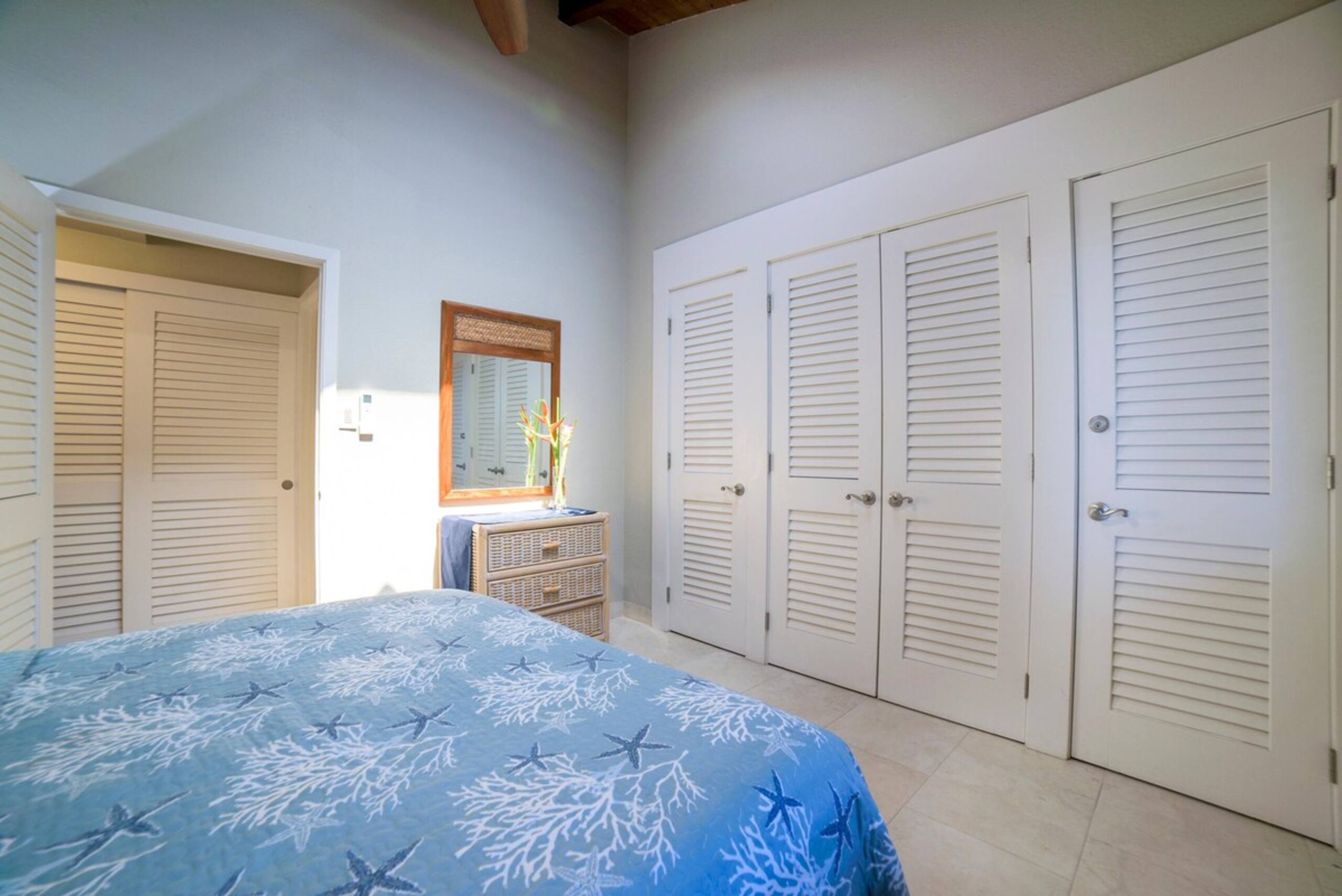 Luxurious 3 Bedroom Penthouse W/ Oceanview Across - Photo 43