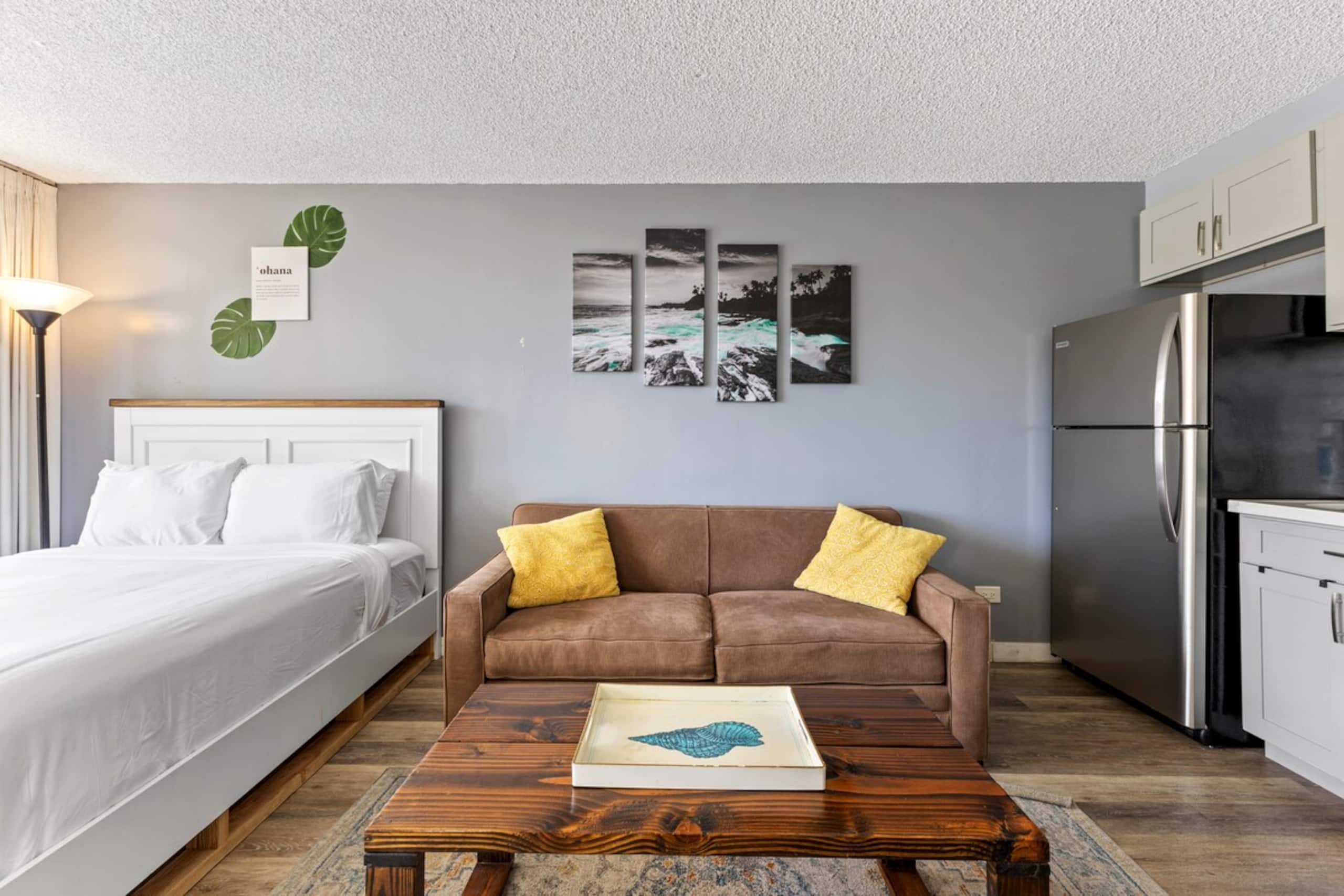 Bright Waikiki Studio, Free Parking+Walk to Beach - Photo 7