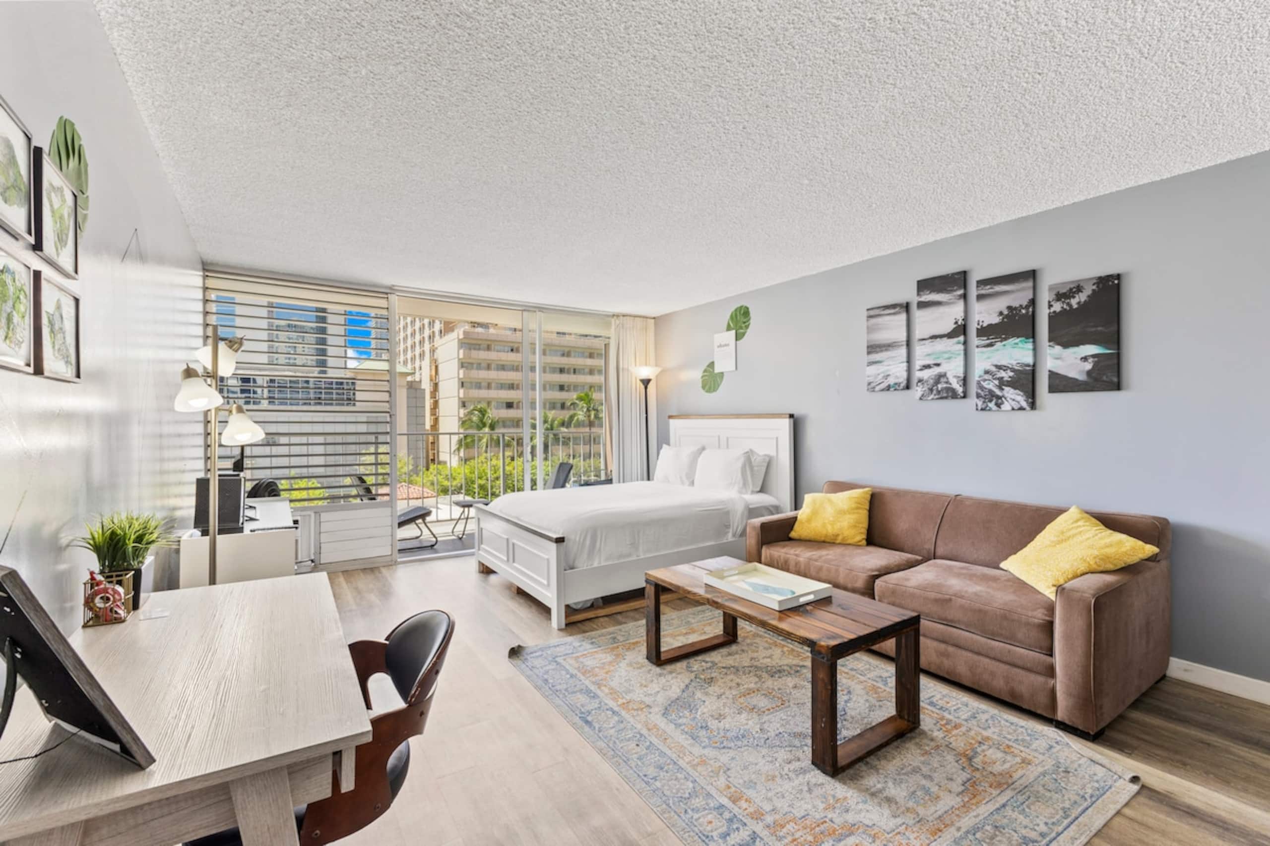 Bright Waikiki Studio, Free Parking+Walk to Beach - Photo 4