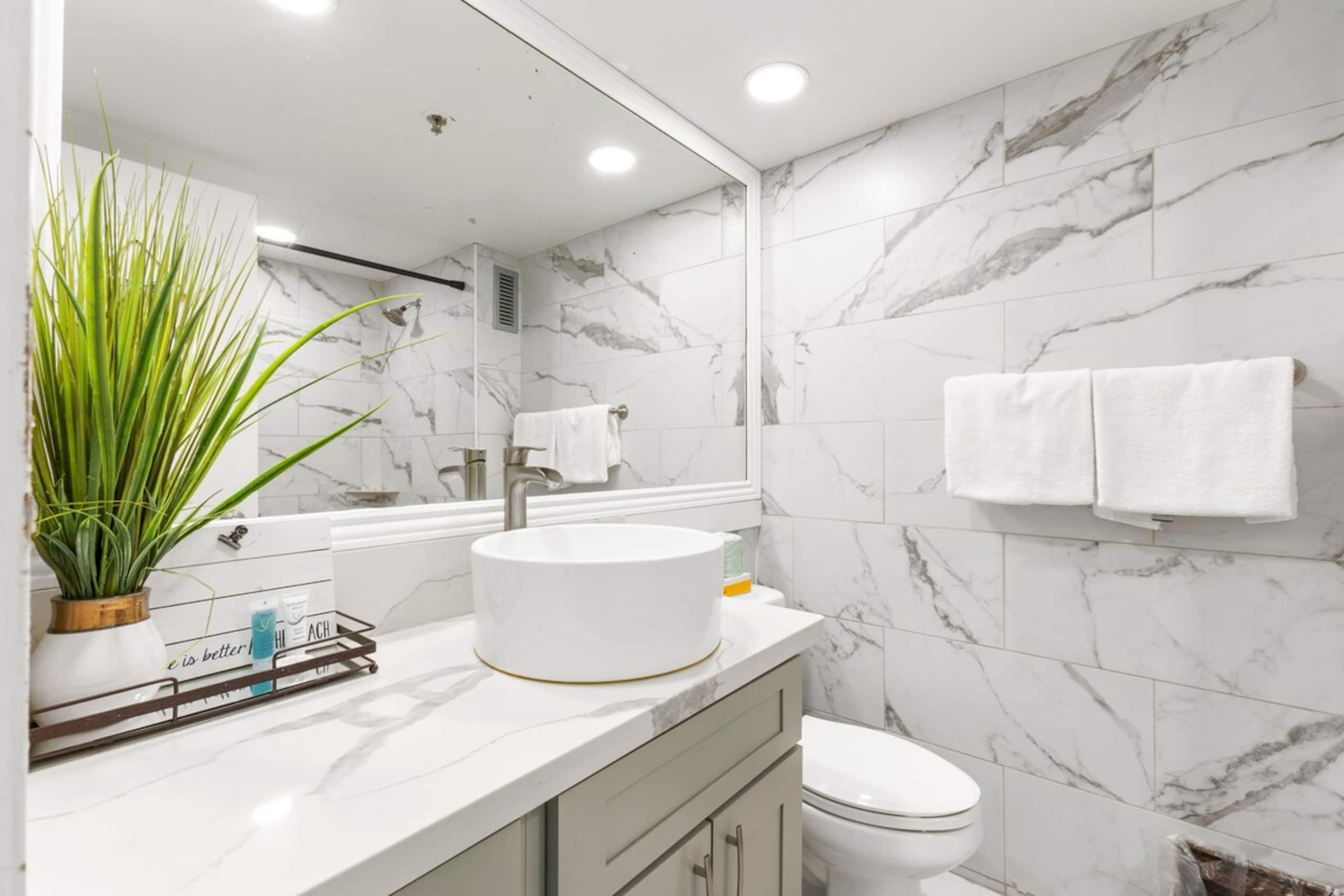 Bright Waikiki Studio, Free Parking+Walk to Beach - Photo 16