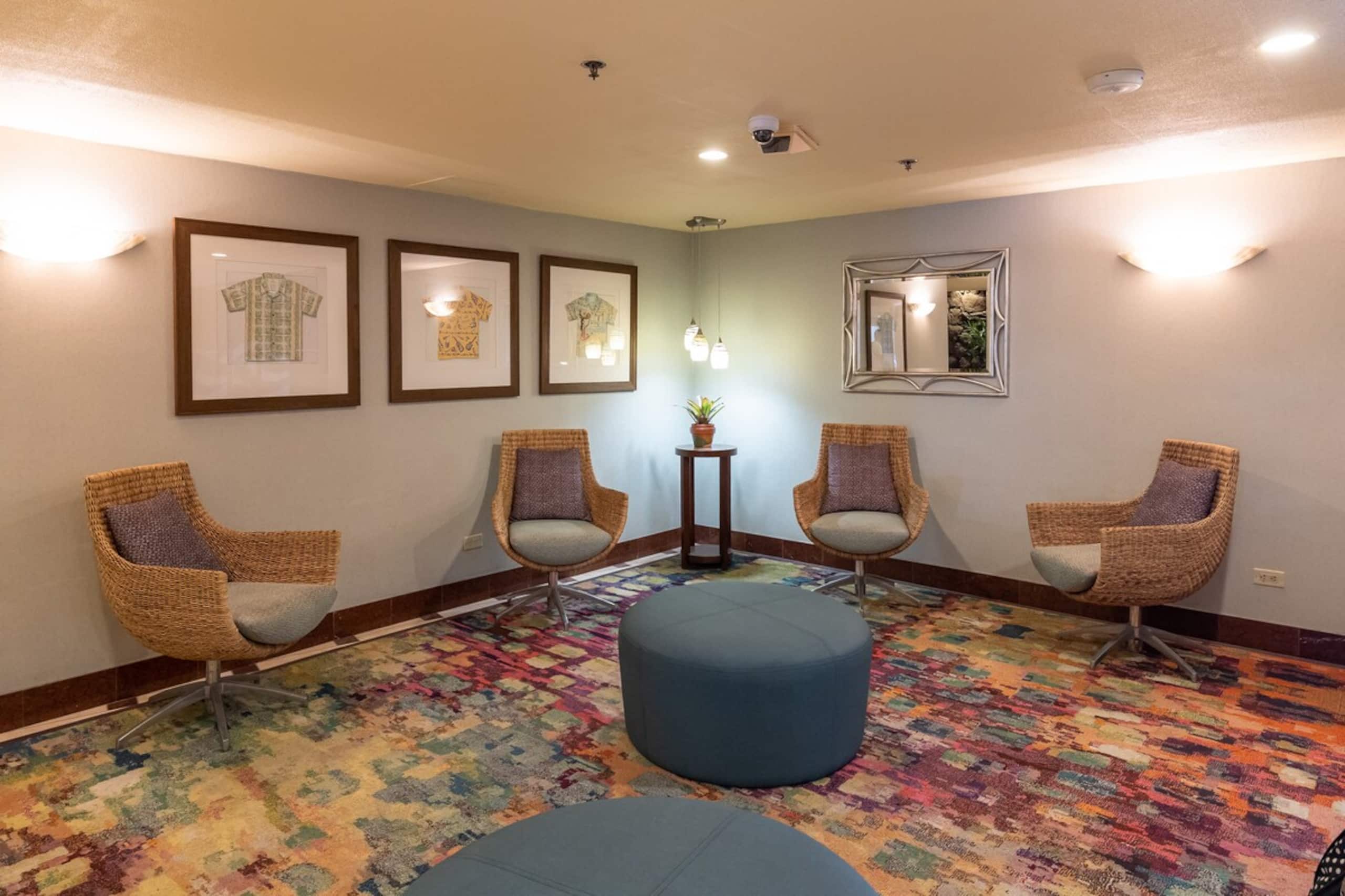 Bright Waikiki Studio, Free Parking+Walk to Beach - Photo 29