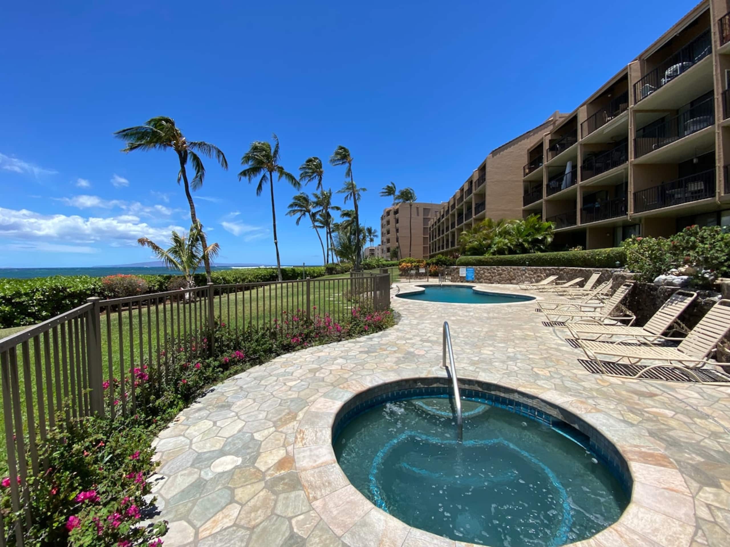 Maalaea Banyans 303 oceanfront, pool, hot tub, w/d - Photo 7