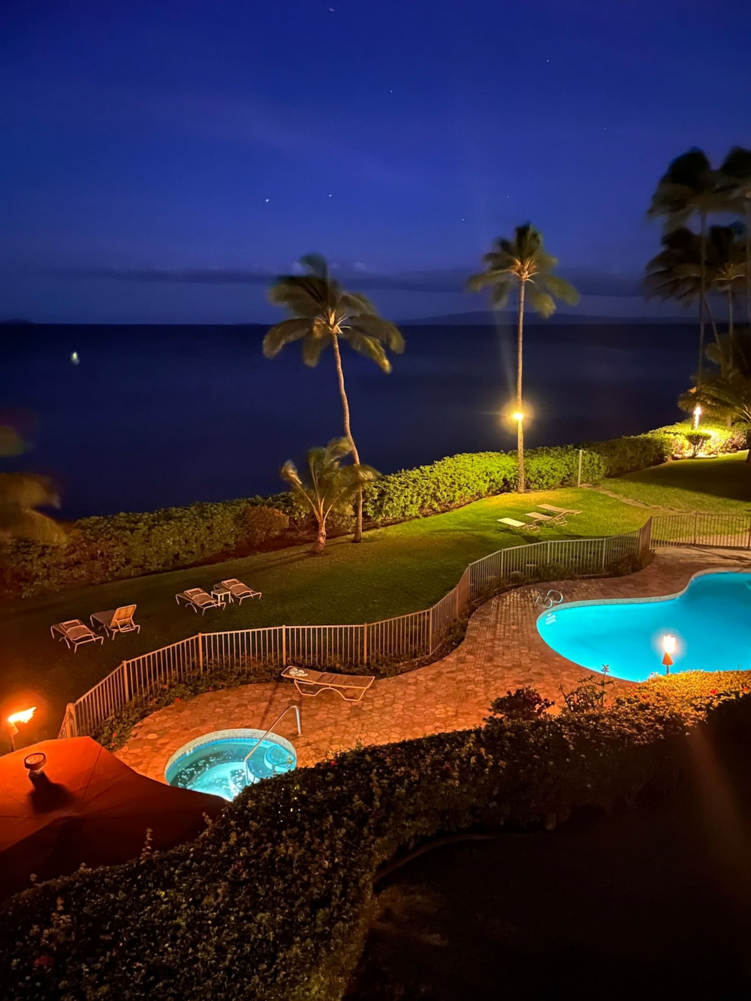Maalaea Banyans 303 oceanfront, pool, hot tub, w/d - Photo 4