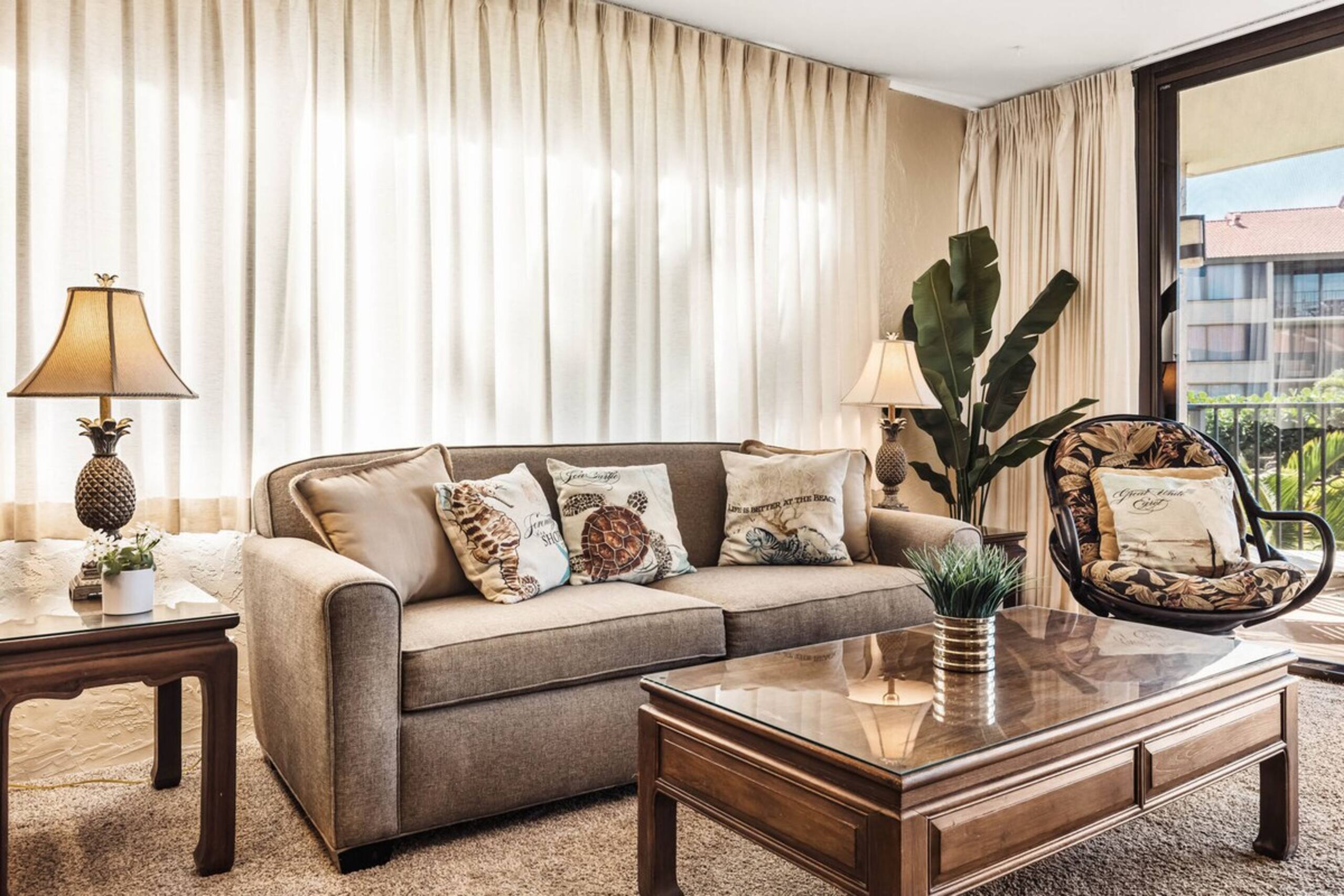 Charming 1bd condo, renovated with ocean views - Photo 3