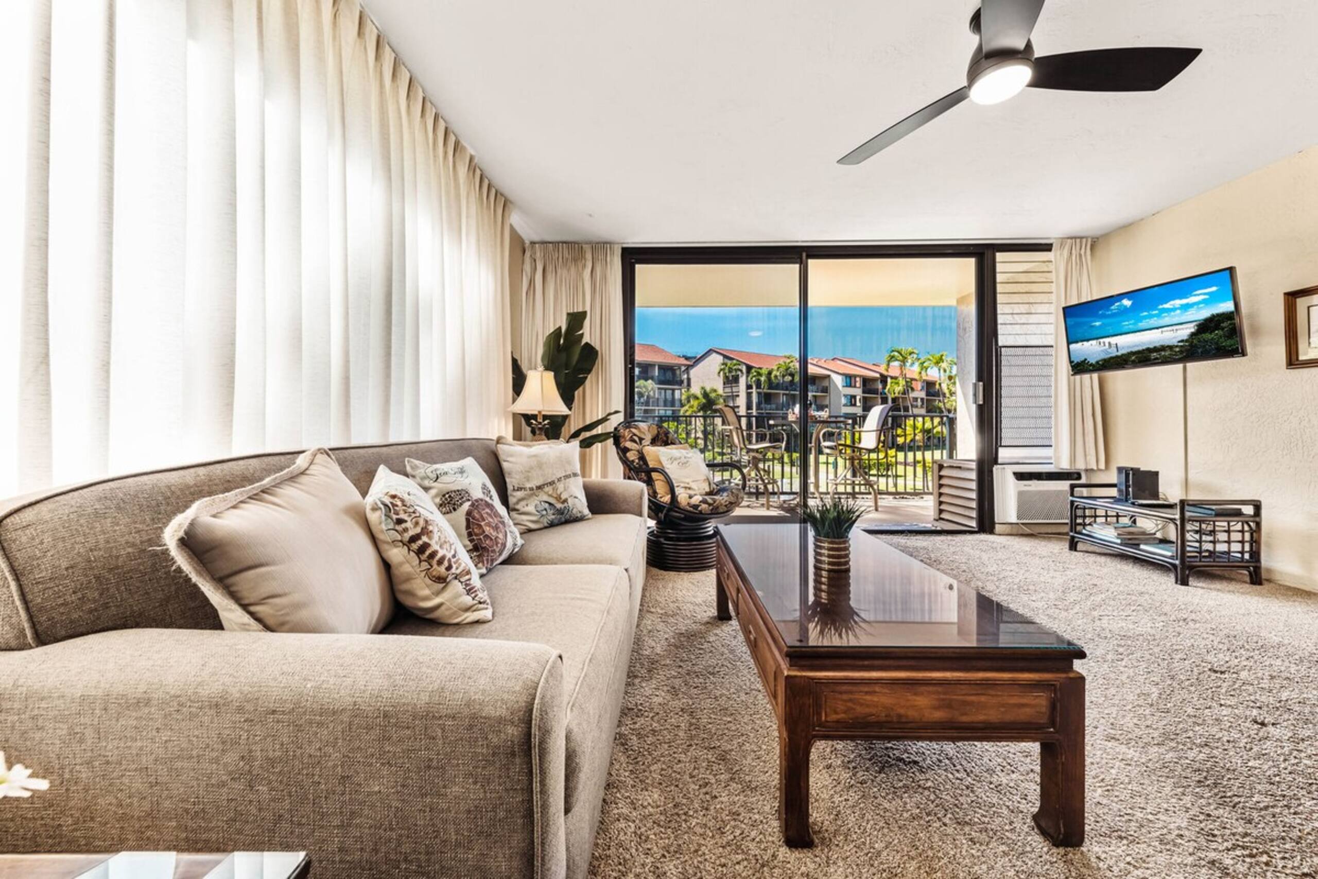Charming 1bd condo, renovated with ocean views - Photo 4
