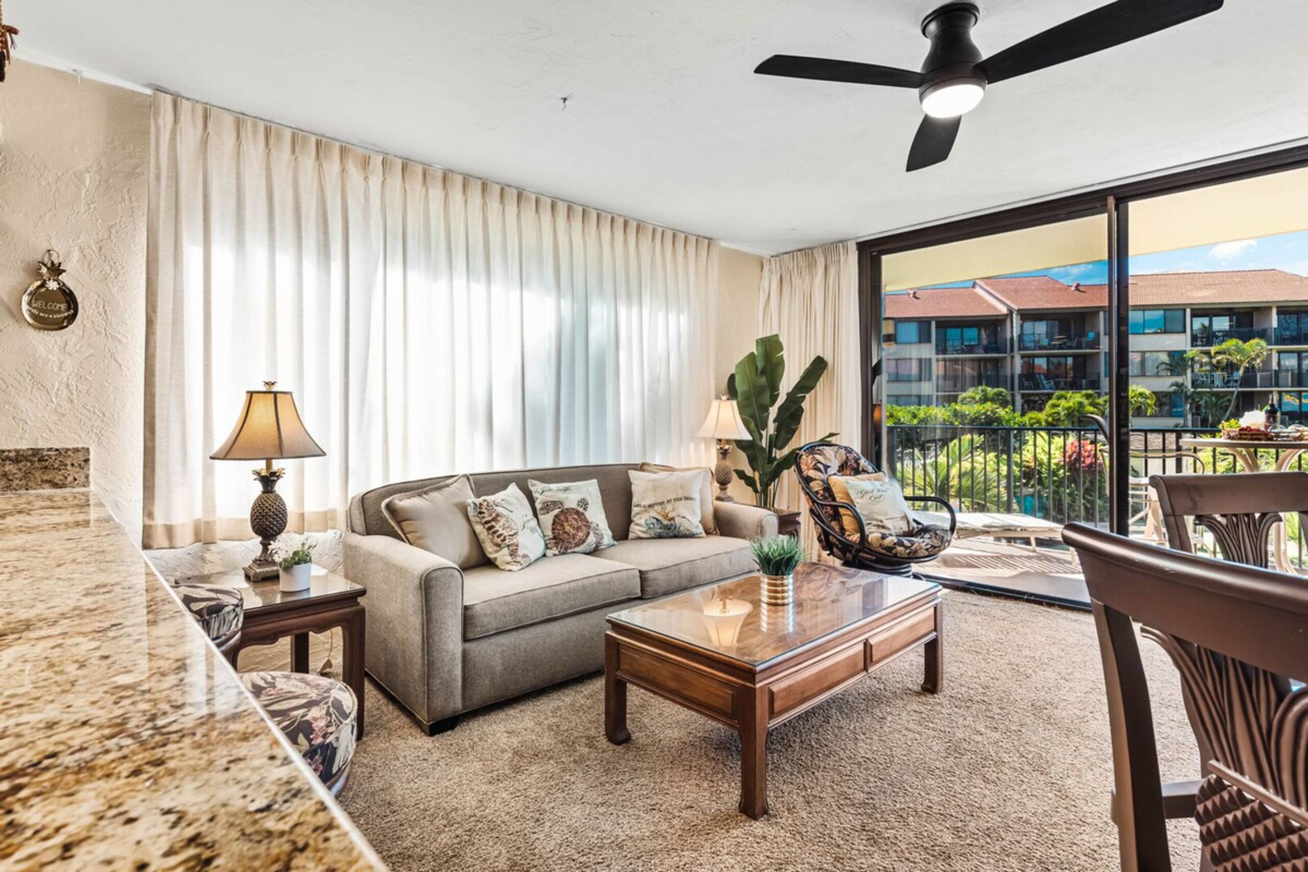 Charming 1bd condo, renovated with ocean views - Photo 2