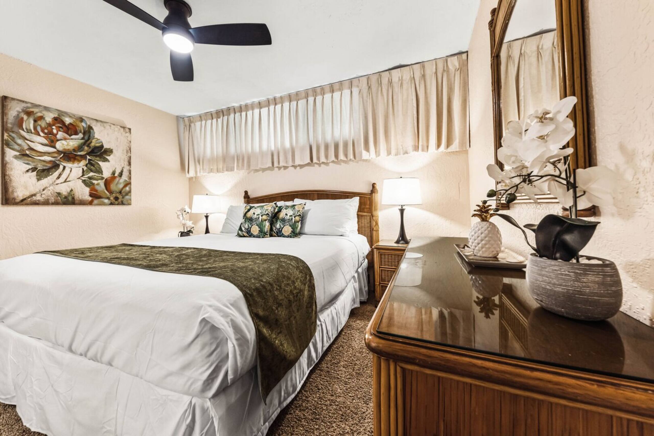 Charming 1bd condo, renovated with ocean views - Photo 14