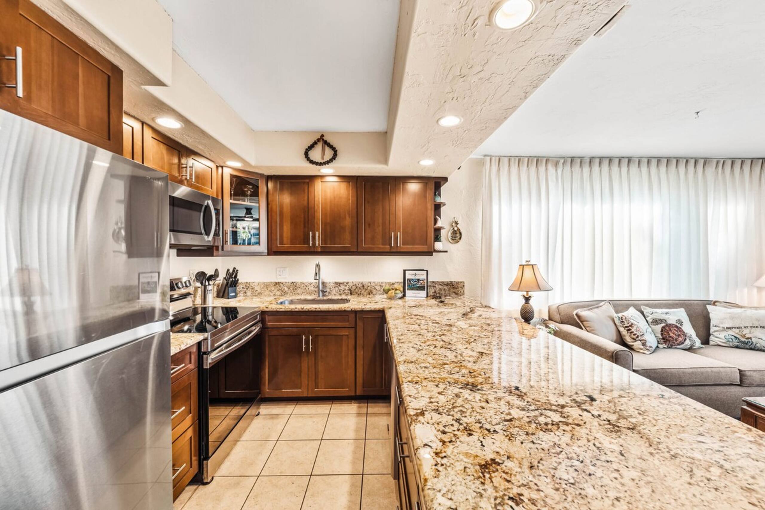 Charming 1bd condo, renovated with ocean views - Photo 7
