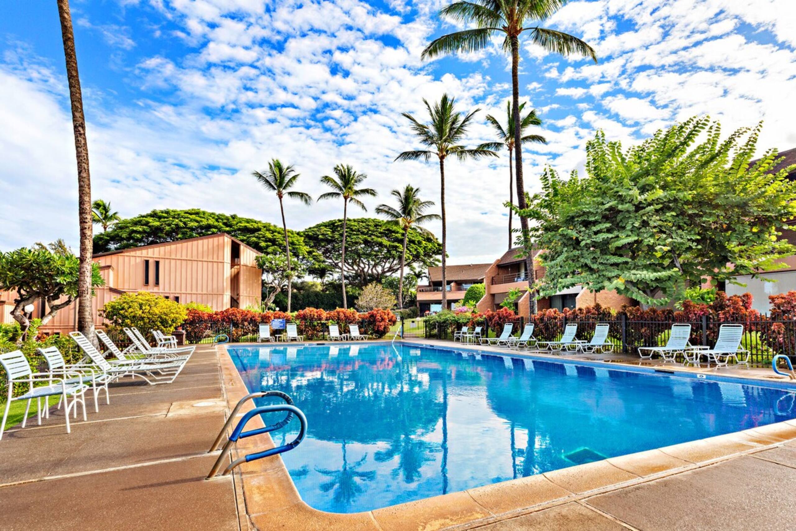 West Maui chic, 2bd condo with sleek, modern style - Photo 23