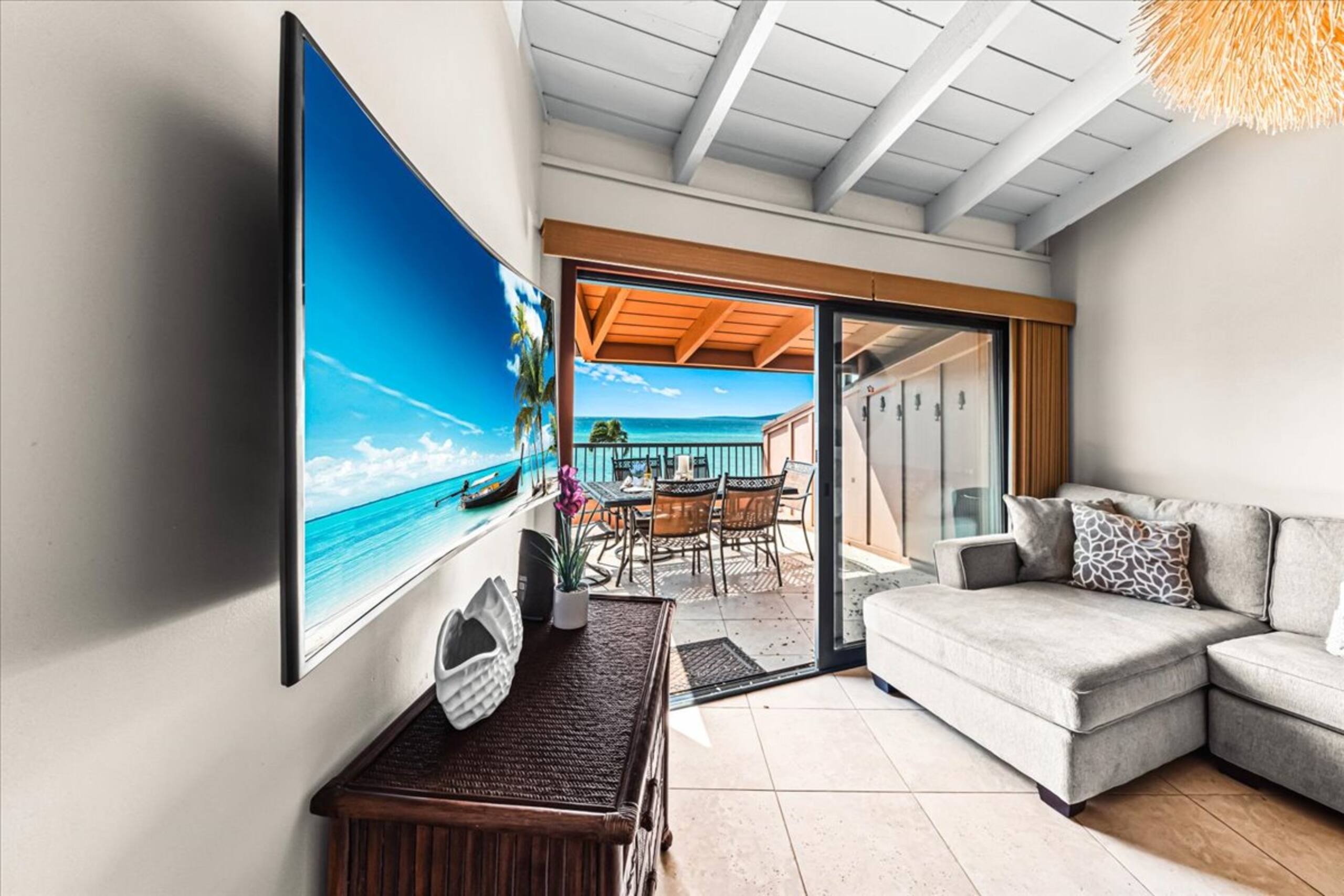 West Maui chic, 2bd condo with sleek, modern style - Photo 5