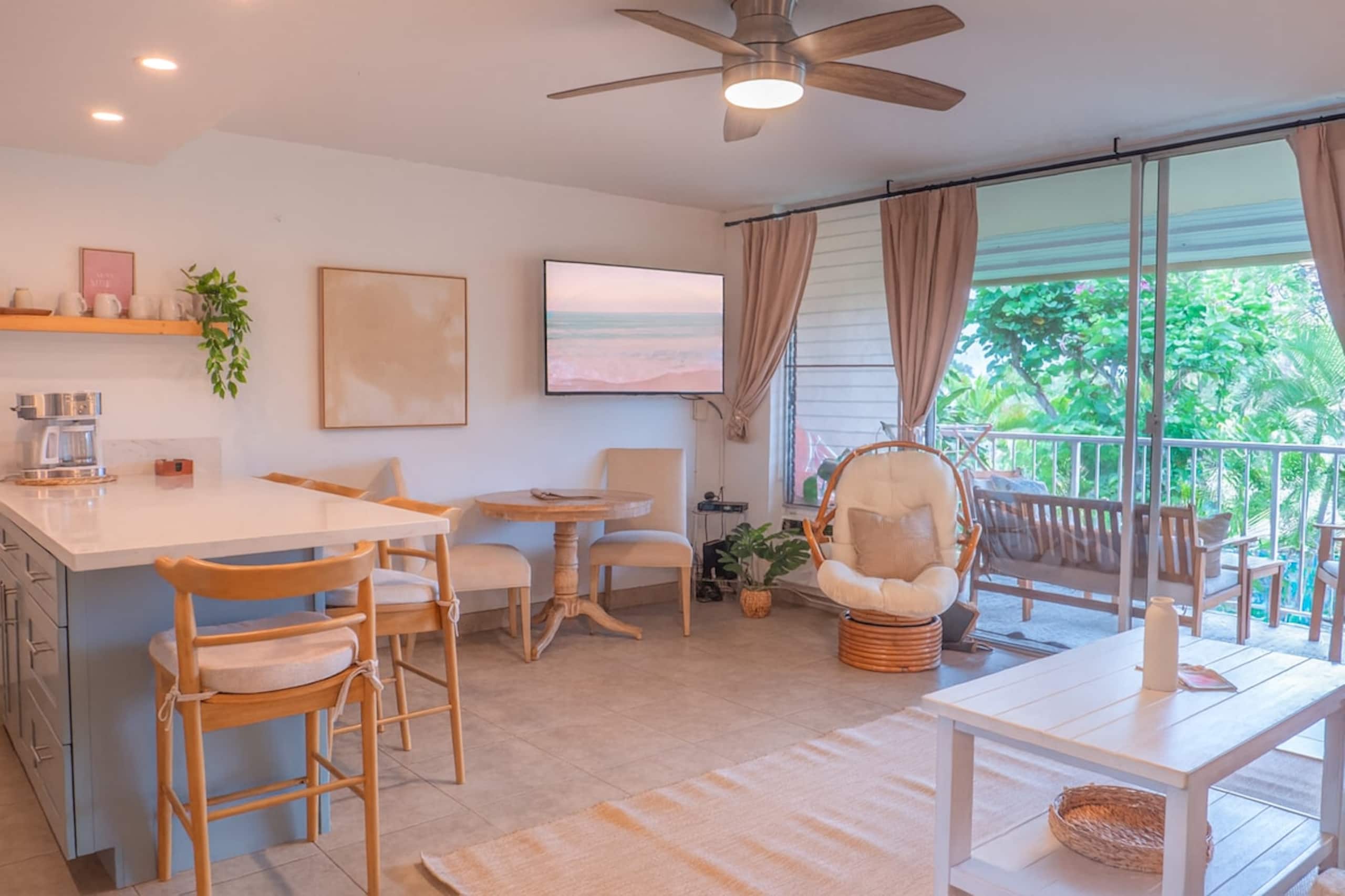 South Mauis Best Vacation Condo, Steps to Beach - Photo 2