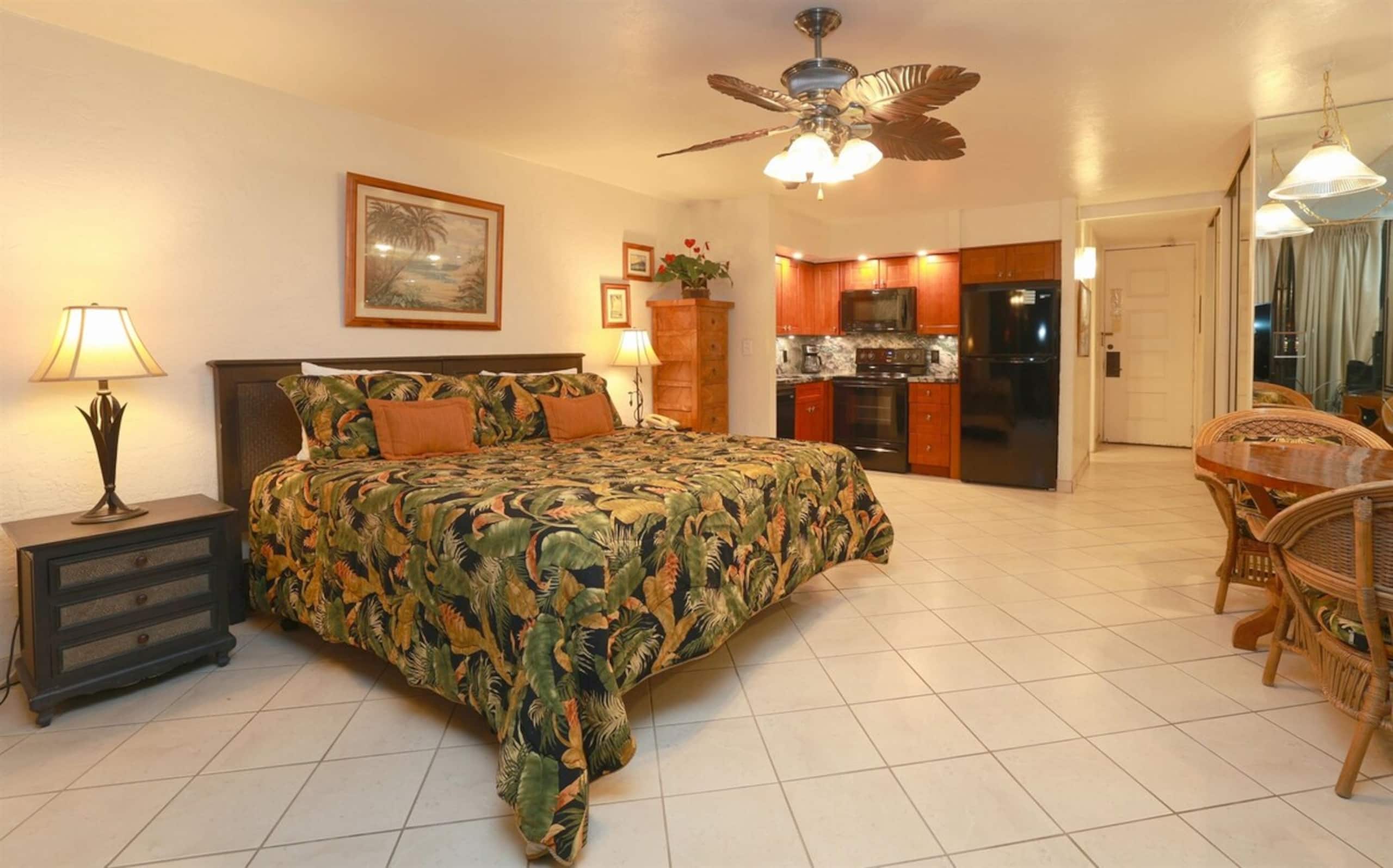 Papakea Oceanfront Resort, King Bed, 1st FL Studio - Photo 5
