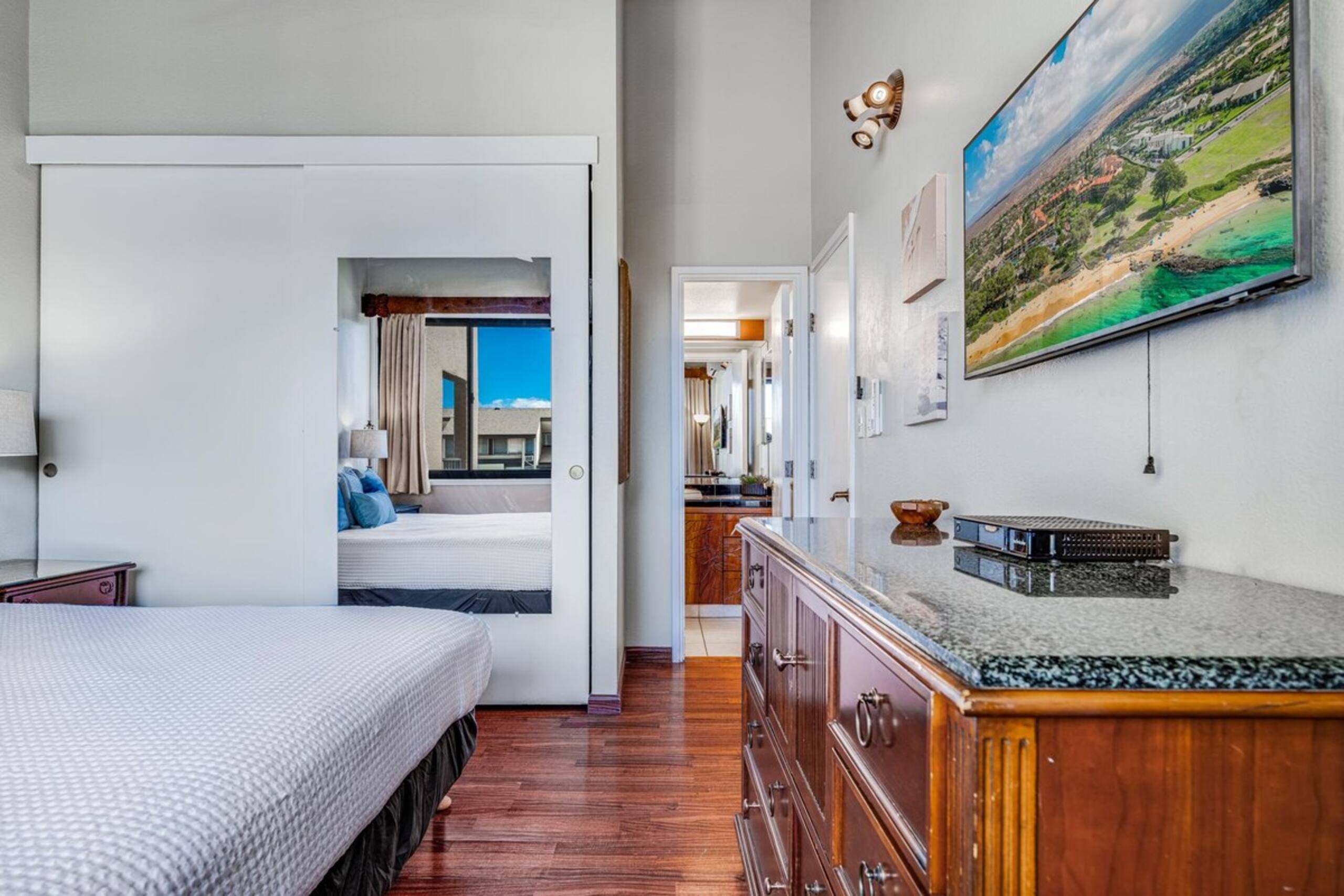 Large 3 Bedroom Condo Across From Beach Pool & Ho - Photo 18