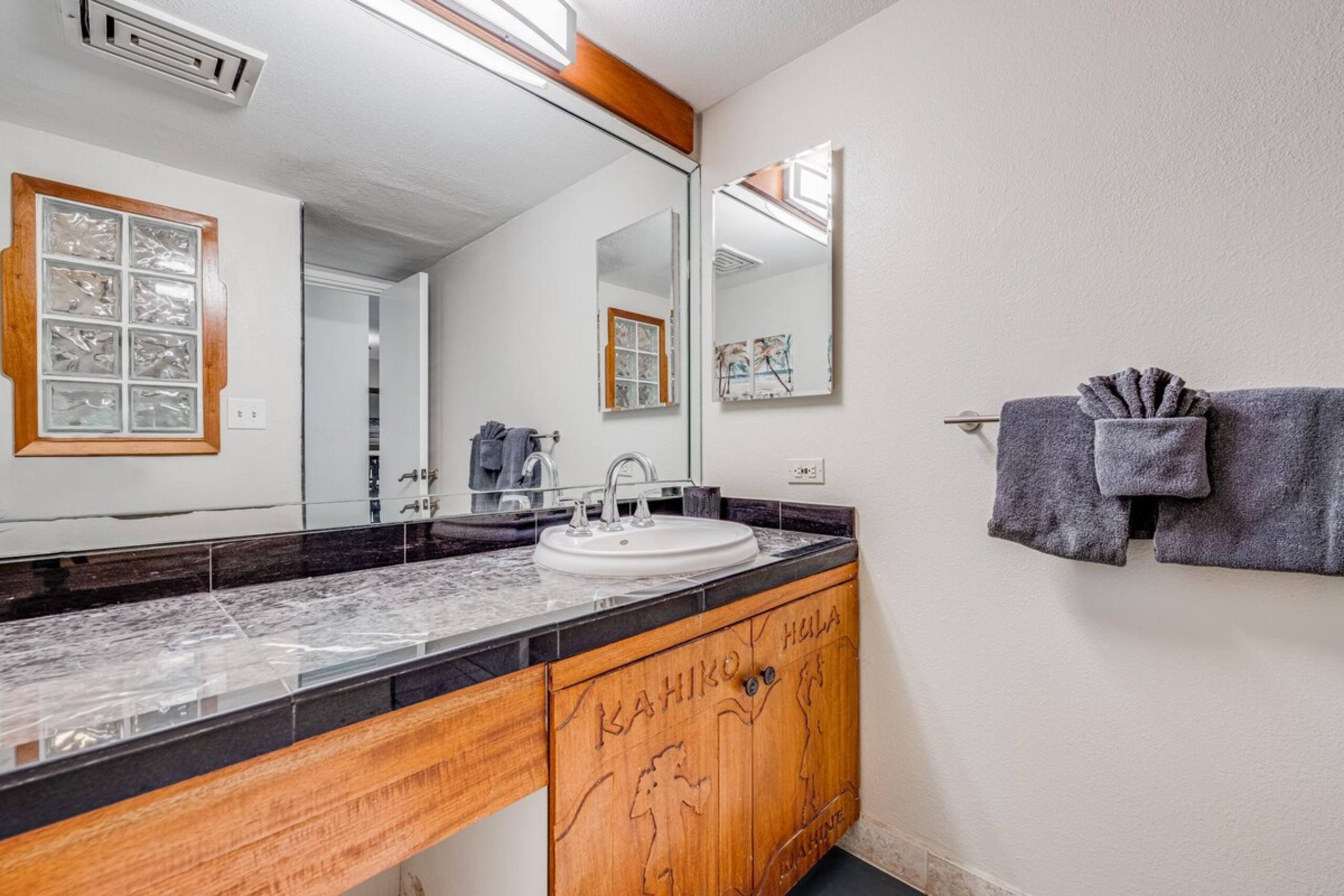 Large 3 Bedroom Condo Across From Beach Pool & Ho - Photo 32