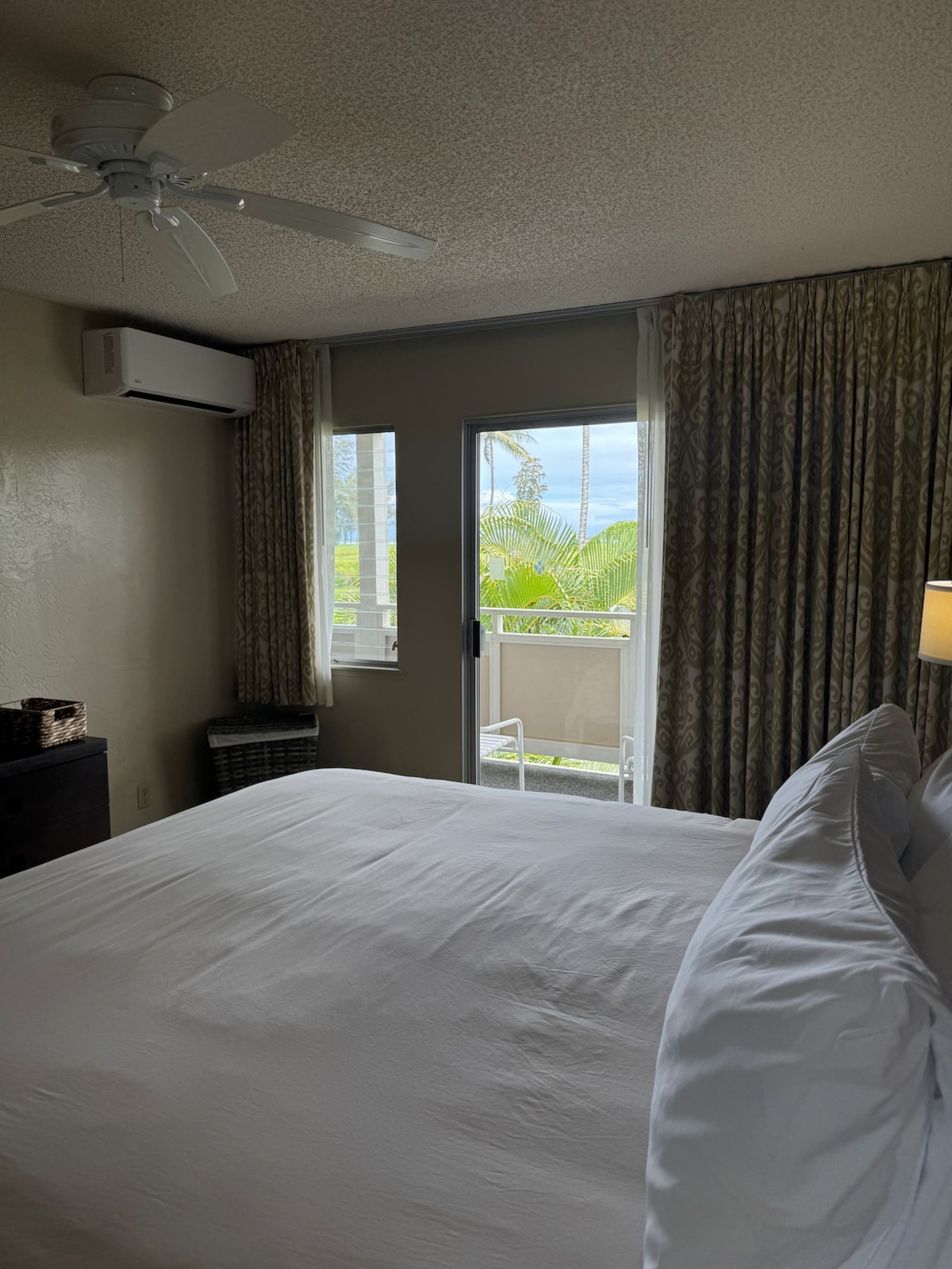 Ocean View, Fully AC'd, 1 Bed/Ba, Full Kitchen - Photo 9