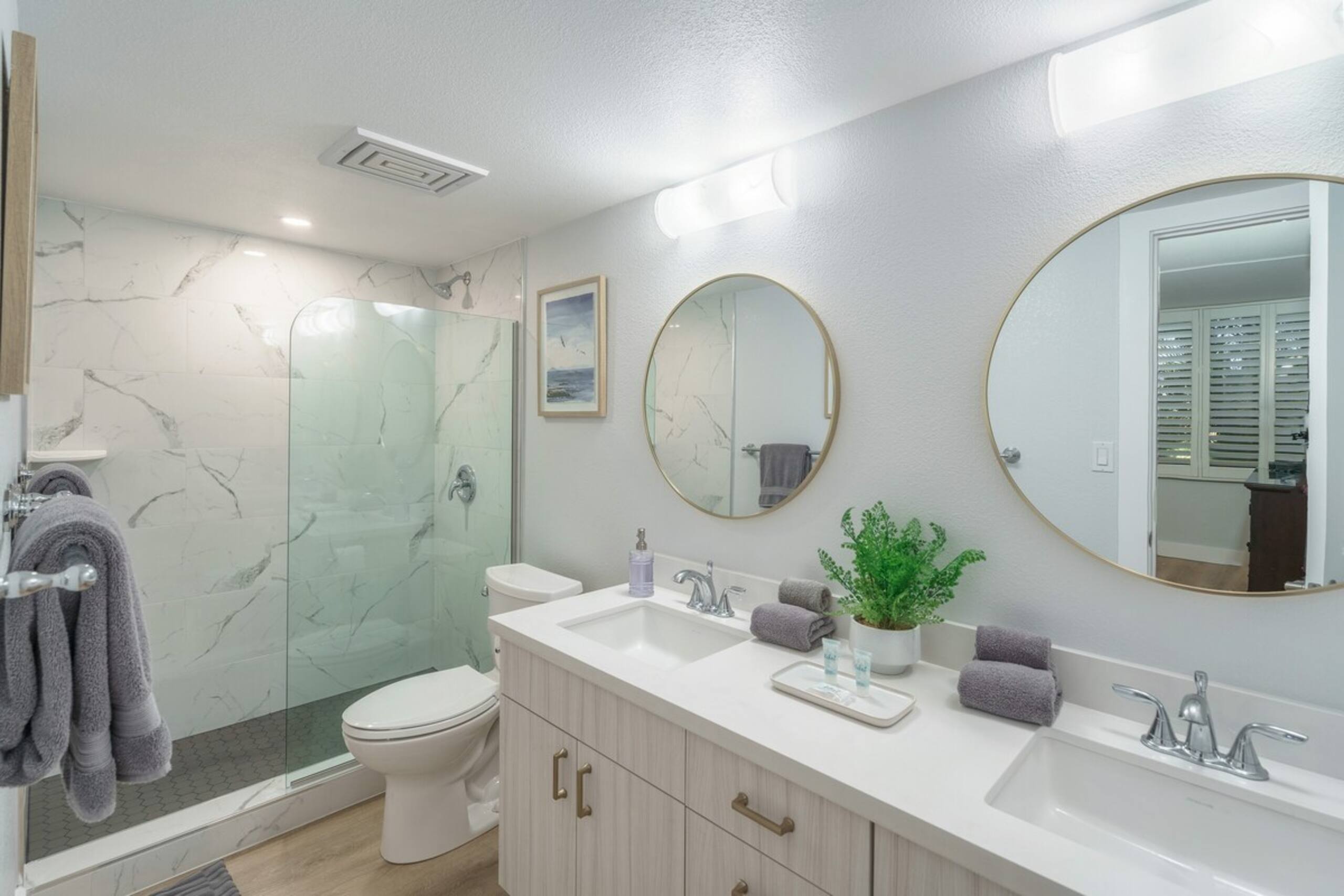 Newly Remodeled-Rare 2 Bedroom Ground Floor-AC - Photo 7