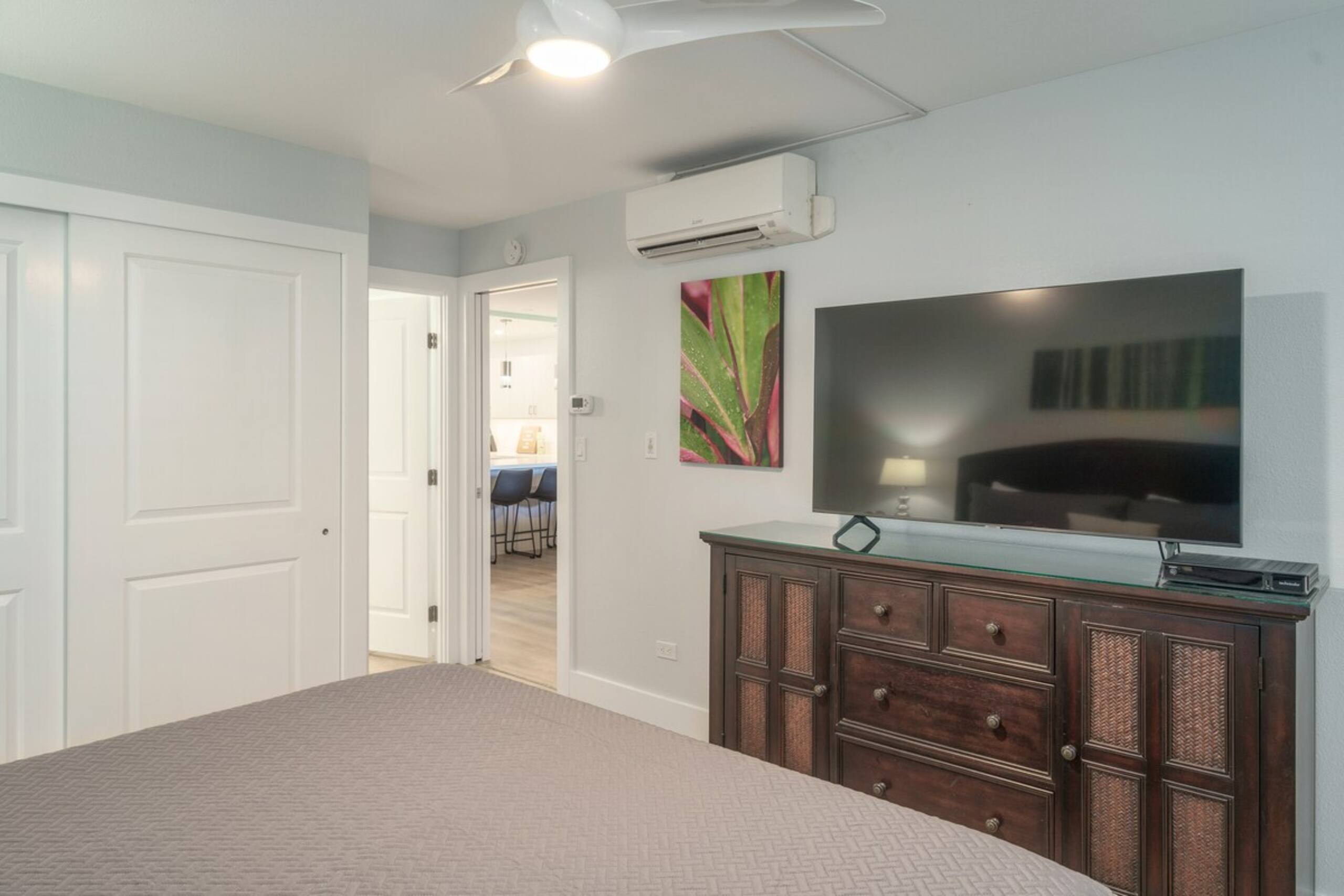 Newly Remodeled-Rare 2 Bedroom Ground Floor-AC - Photo 21