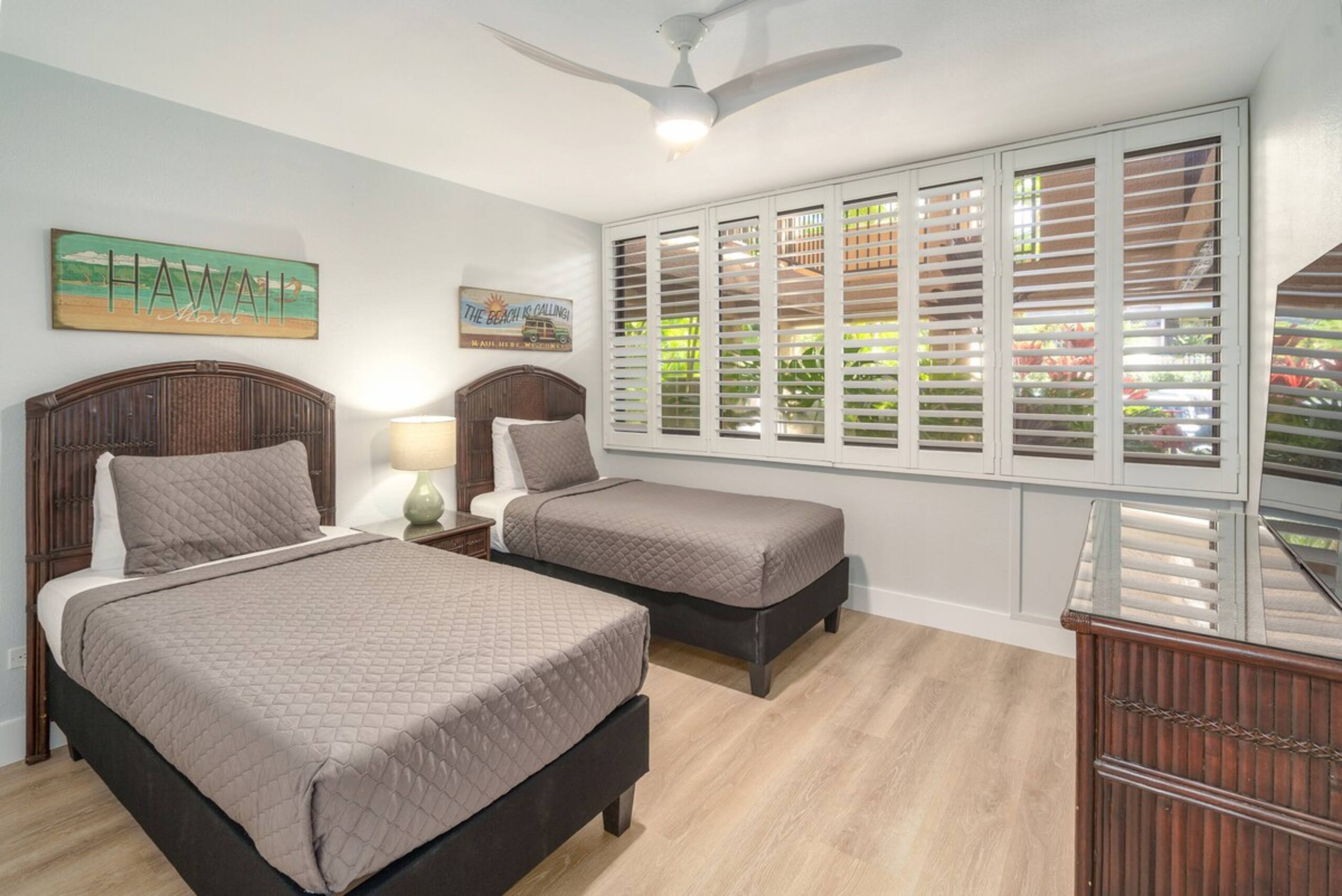 Newly Remodeled-Rare 2 Bedroom Ground Floor-AC - Photo 4