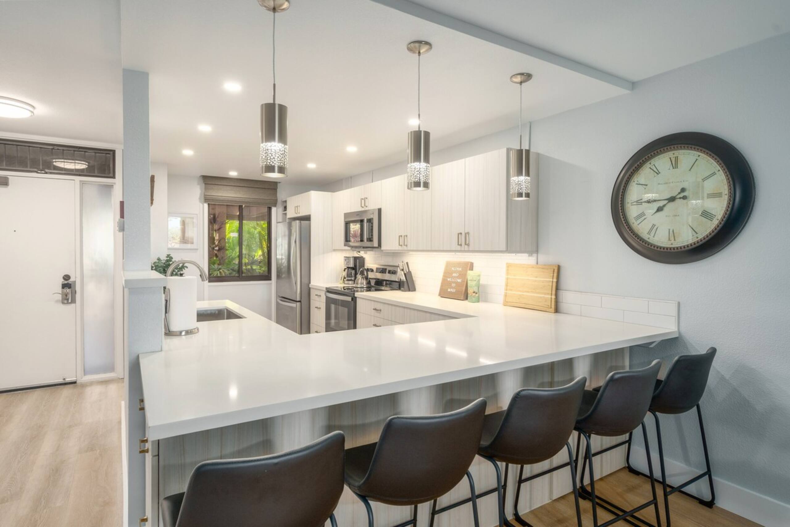 Newly Remodeled-Rare 2 Bedroom Ground Floor-AC - Photo 1