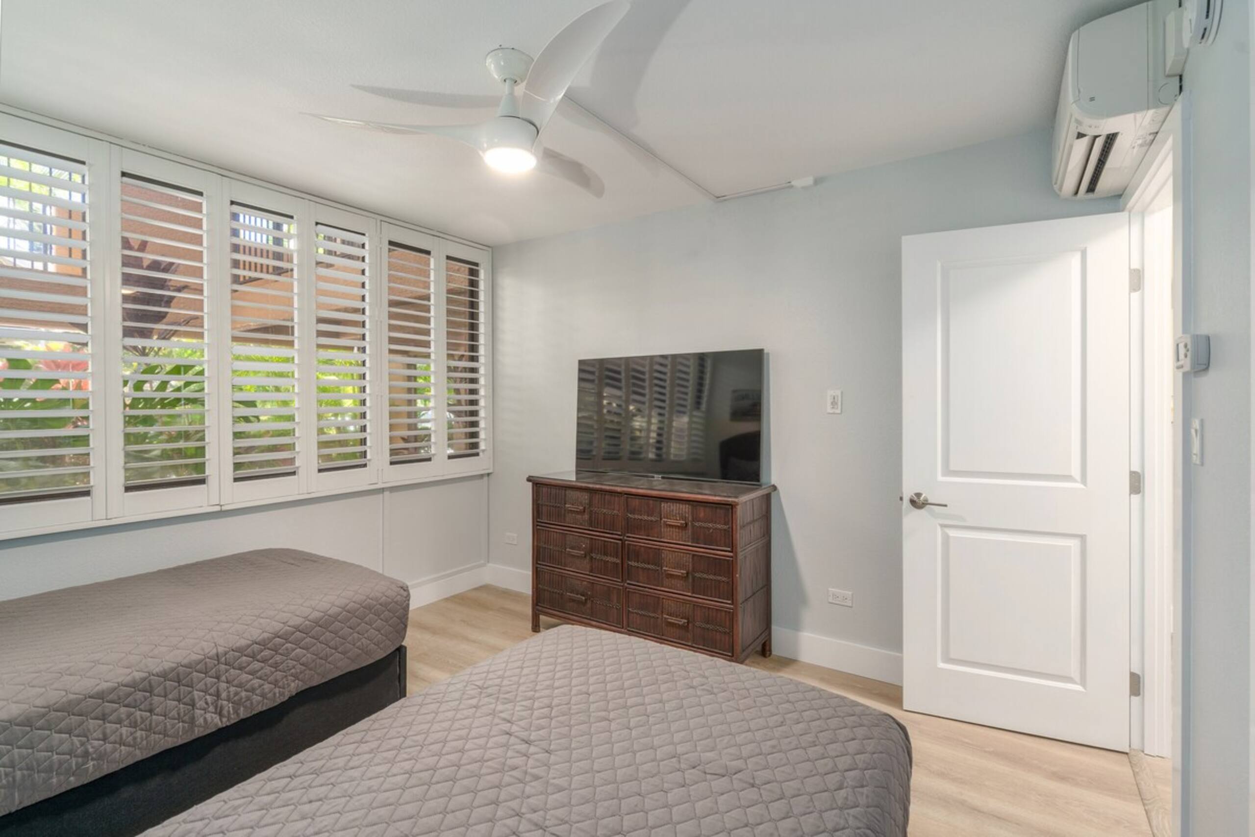 Newly Remodeled-Rare 2 Bedroom Ground Floor-AC - Photo 22