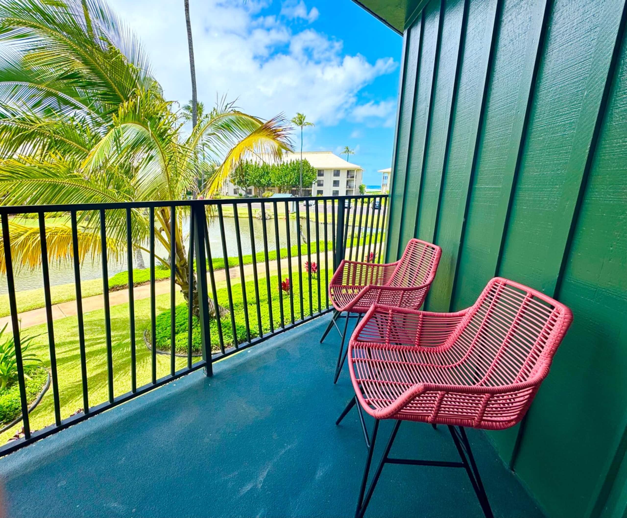Lagoon View Resort Retreat - Photo 8
