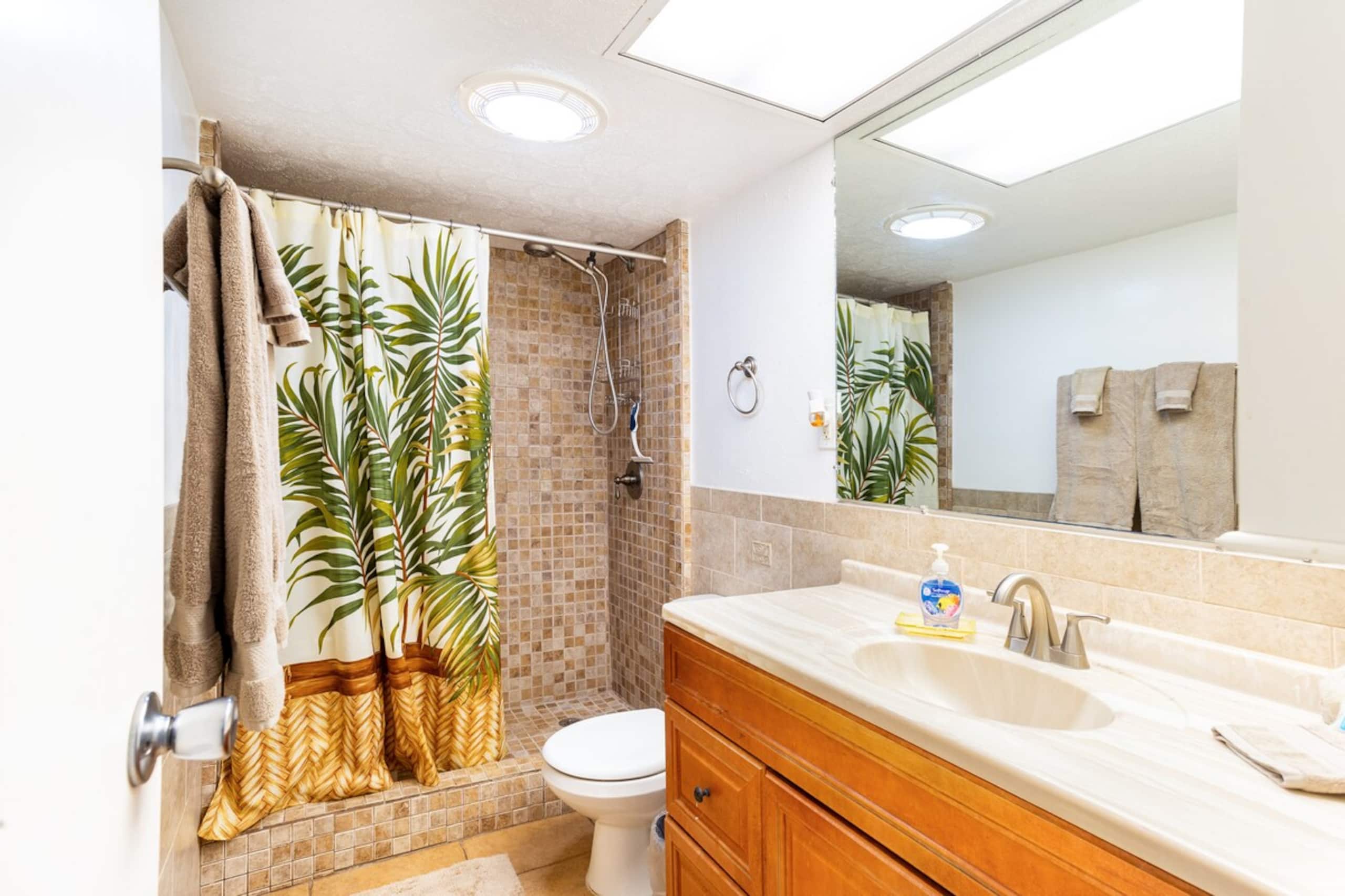 Maui Condo across fm Kam 2 in HOTEL Zoned Resort - Photo 23