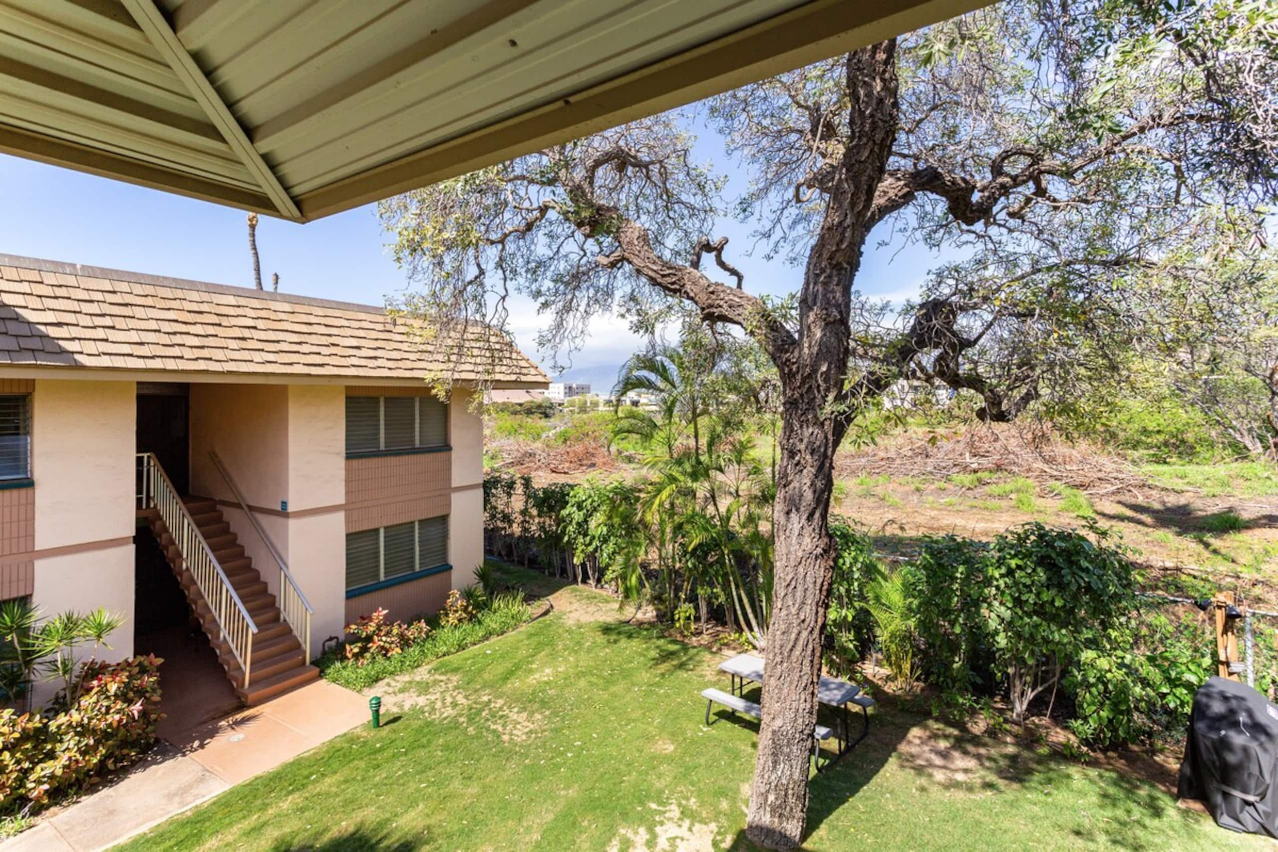Maui Condo across fm Kam 2 in HOTEL Zoned Resort - Photo 27