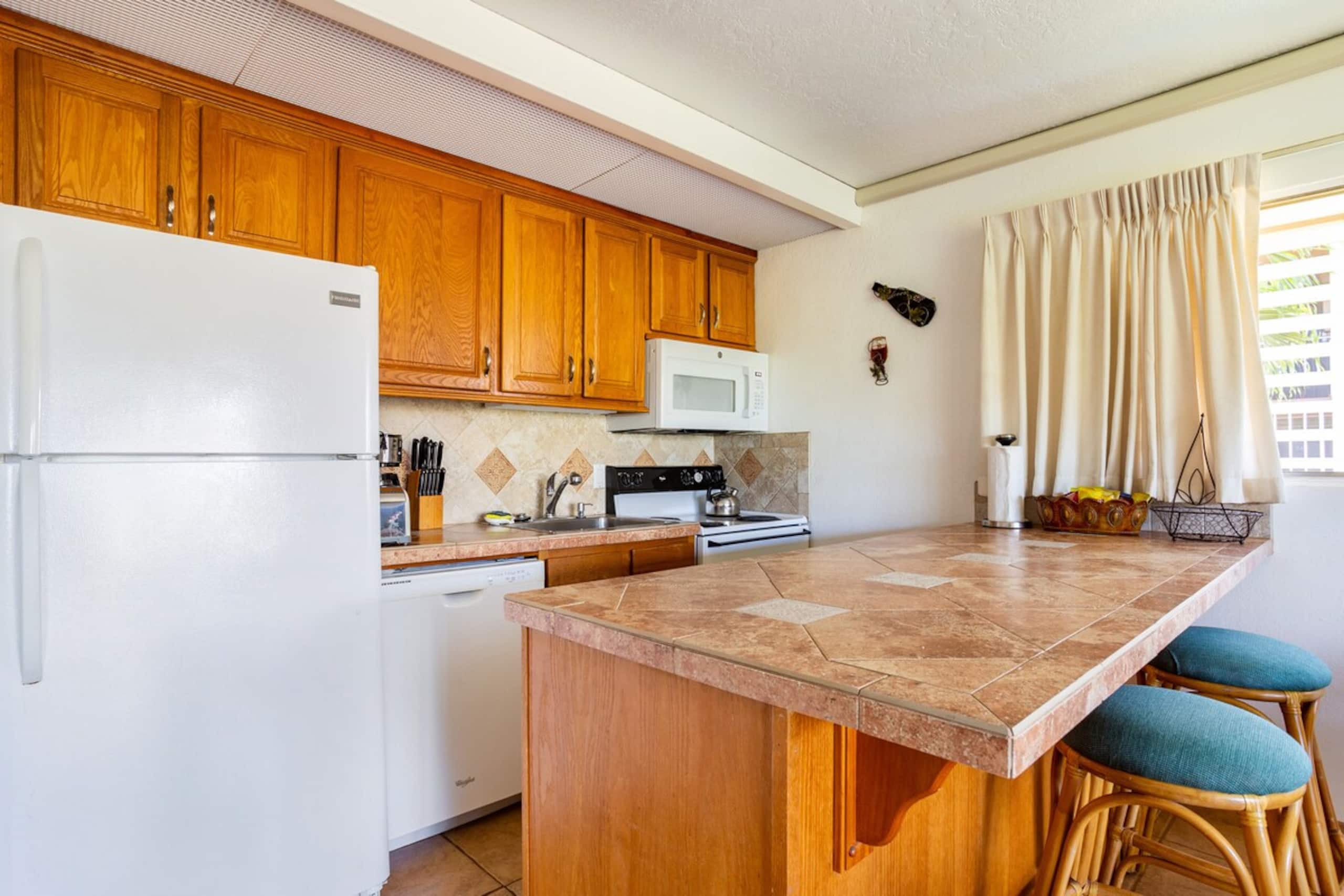 Maui Condo across fm Kam 2 in HOTEL Zoned Resort - Photo 11