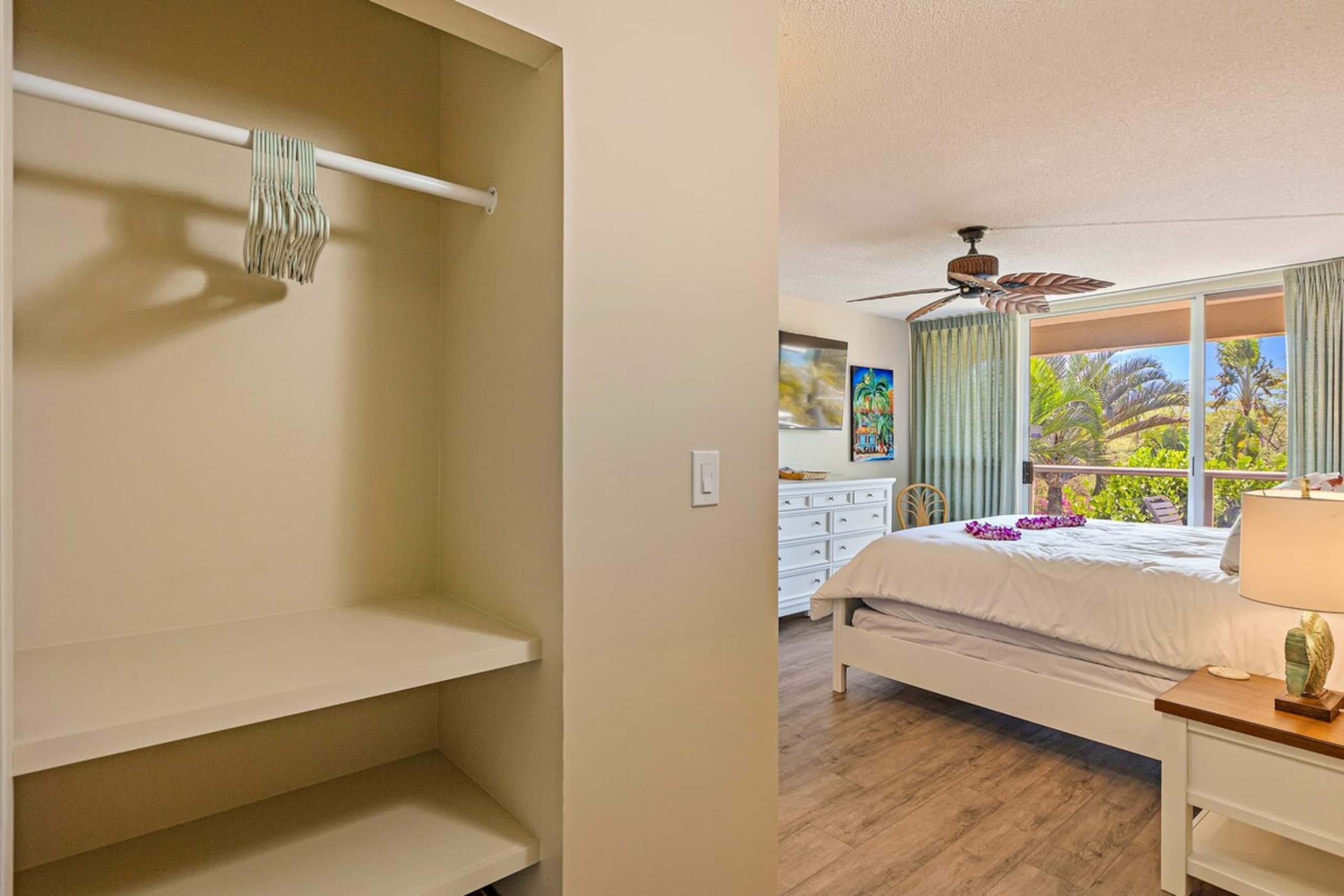 Maui Banyan Studio, King Bed, Steps to Kam2 Beach - Photo 5