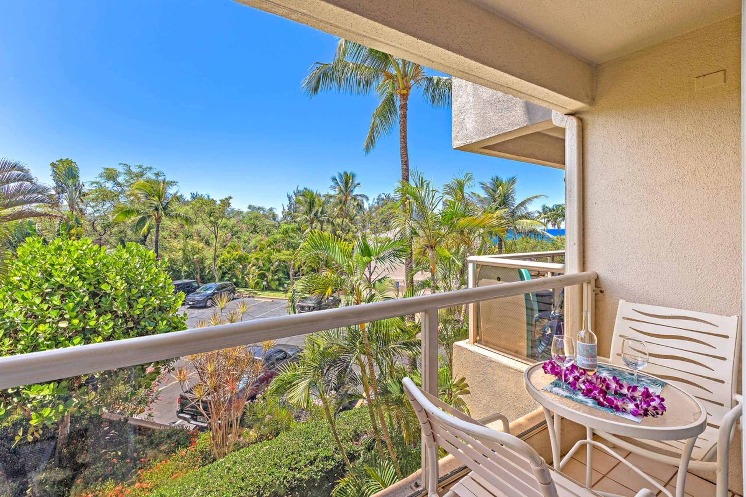 Maui Banyan Studio, King Bed, Steps to Kam2 Beach - Photo 12