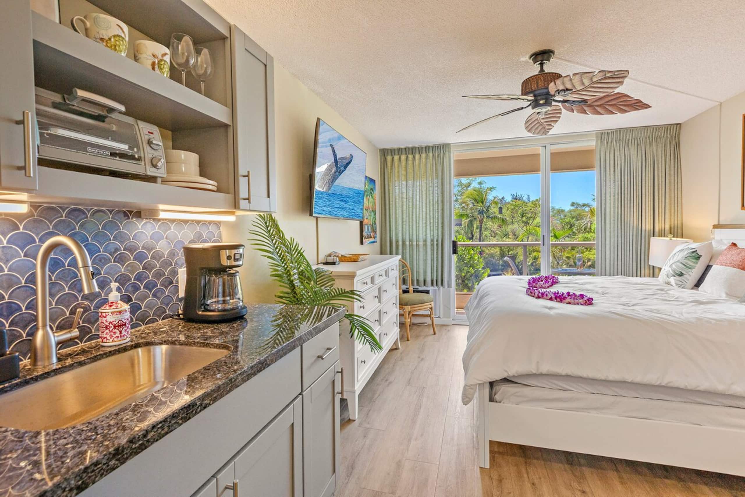 Maui Banyan Studio, King Bed, Steps to Kam2 Beach - Photo 8